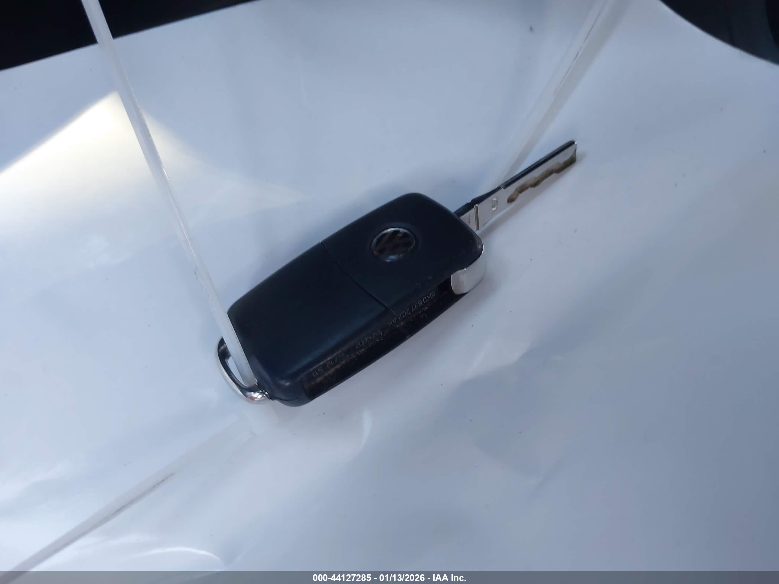 VOLKSWAGEN BEETLE image 11