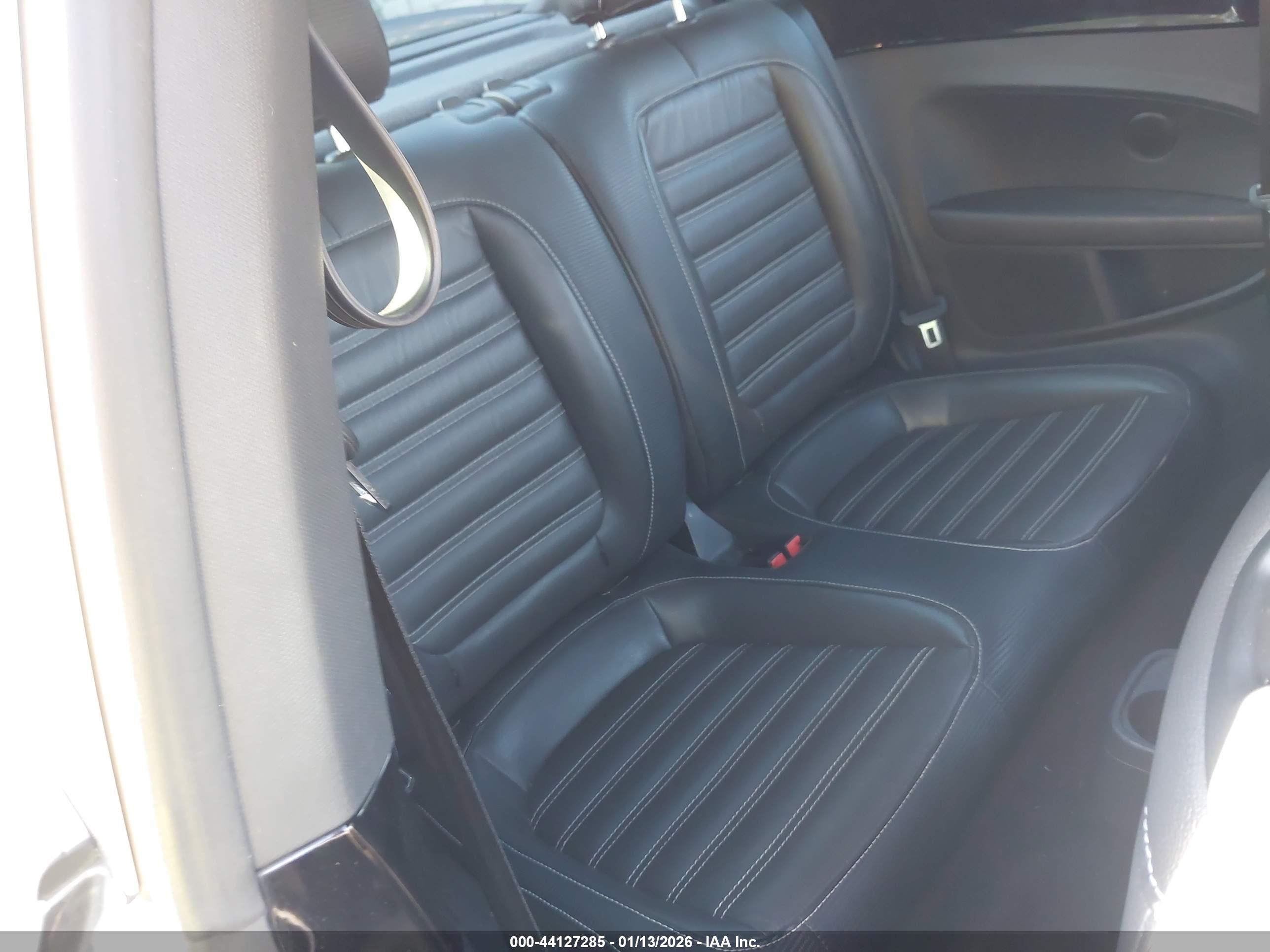 VOLKSWAGEN BEETLE image 8