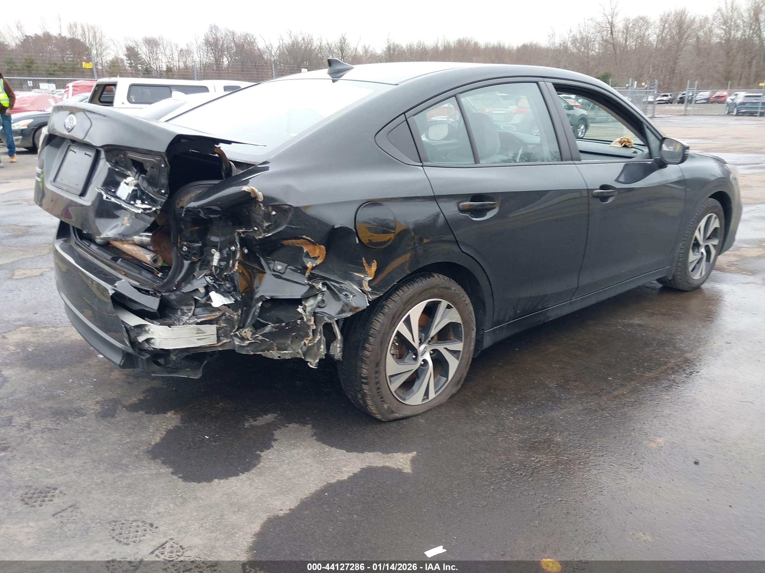 SUBARU LEGACY image 4