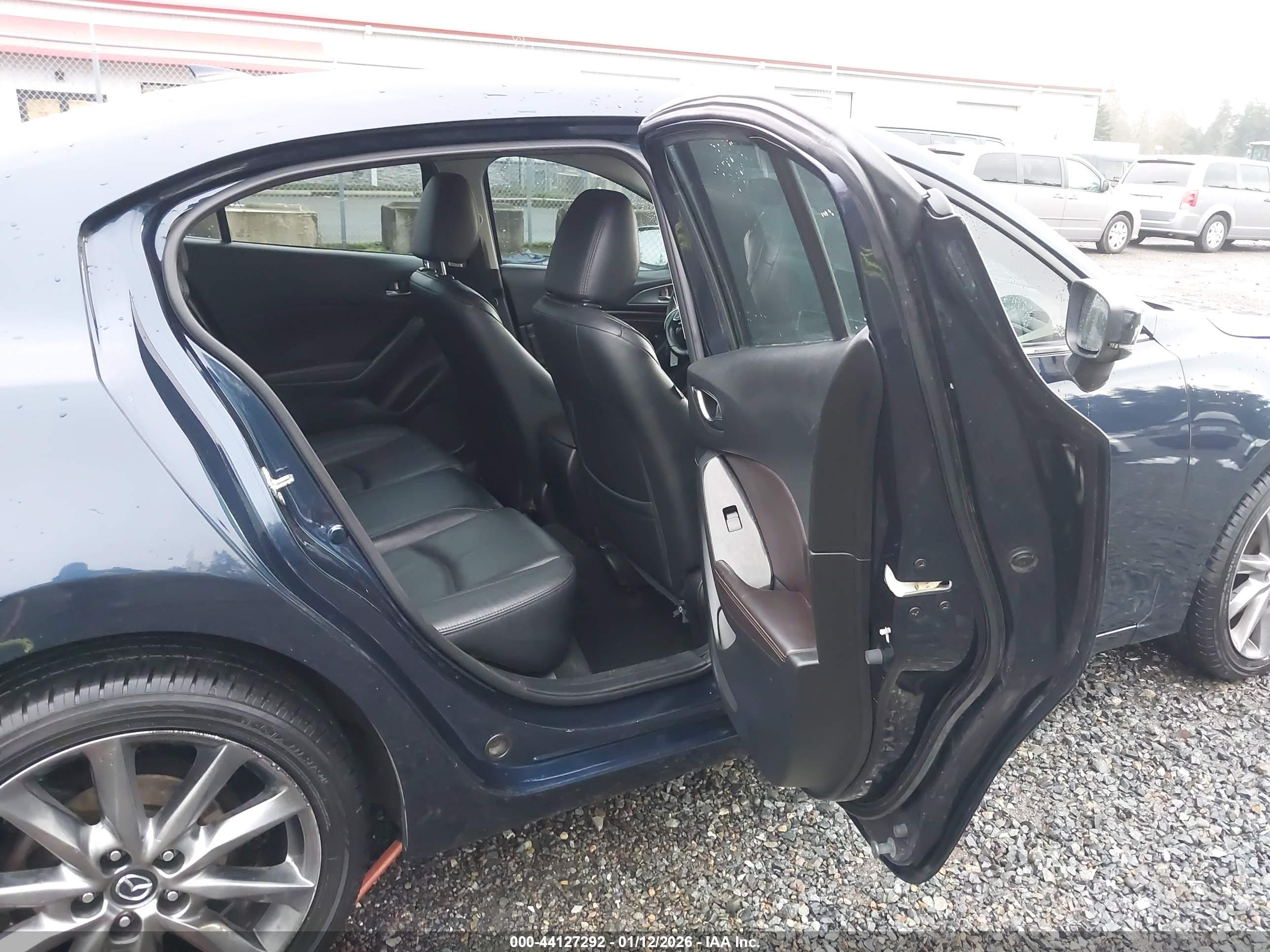 MAZDA MAZDA3 image 8