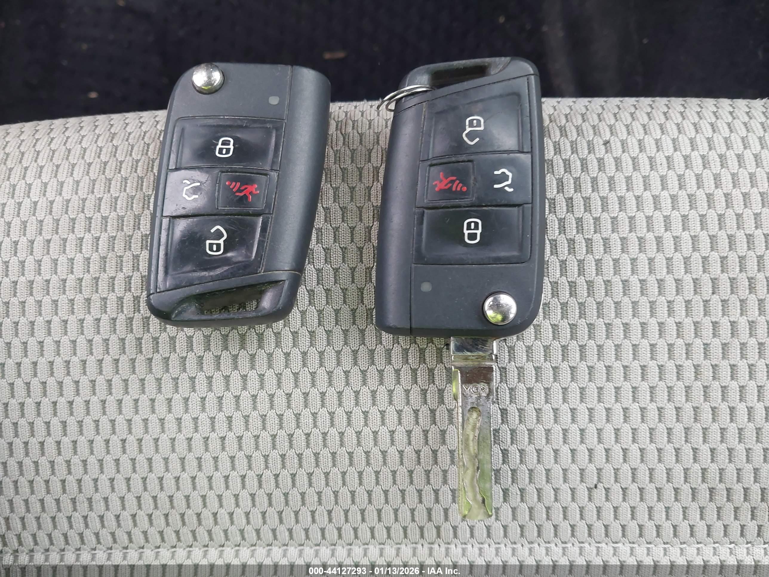 VOLKSWAGEN GOLF image 11