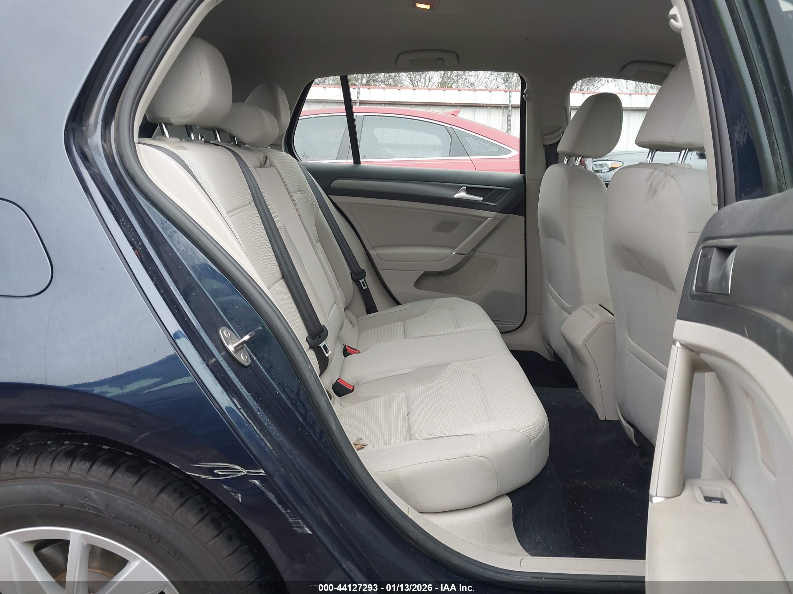VOLKSWAGEN GOLF image 8
