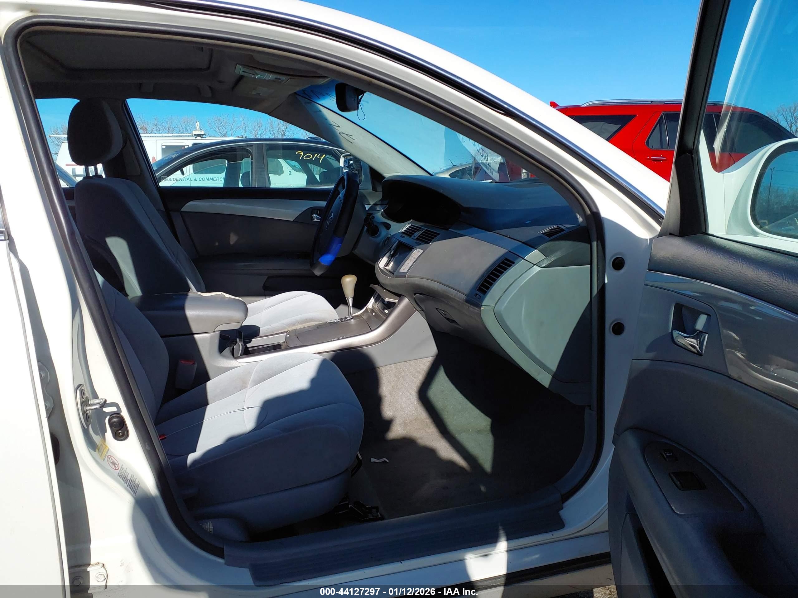 TOYOTA AVALON image 5