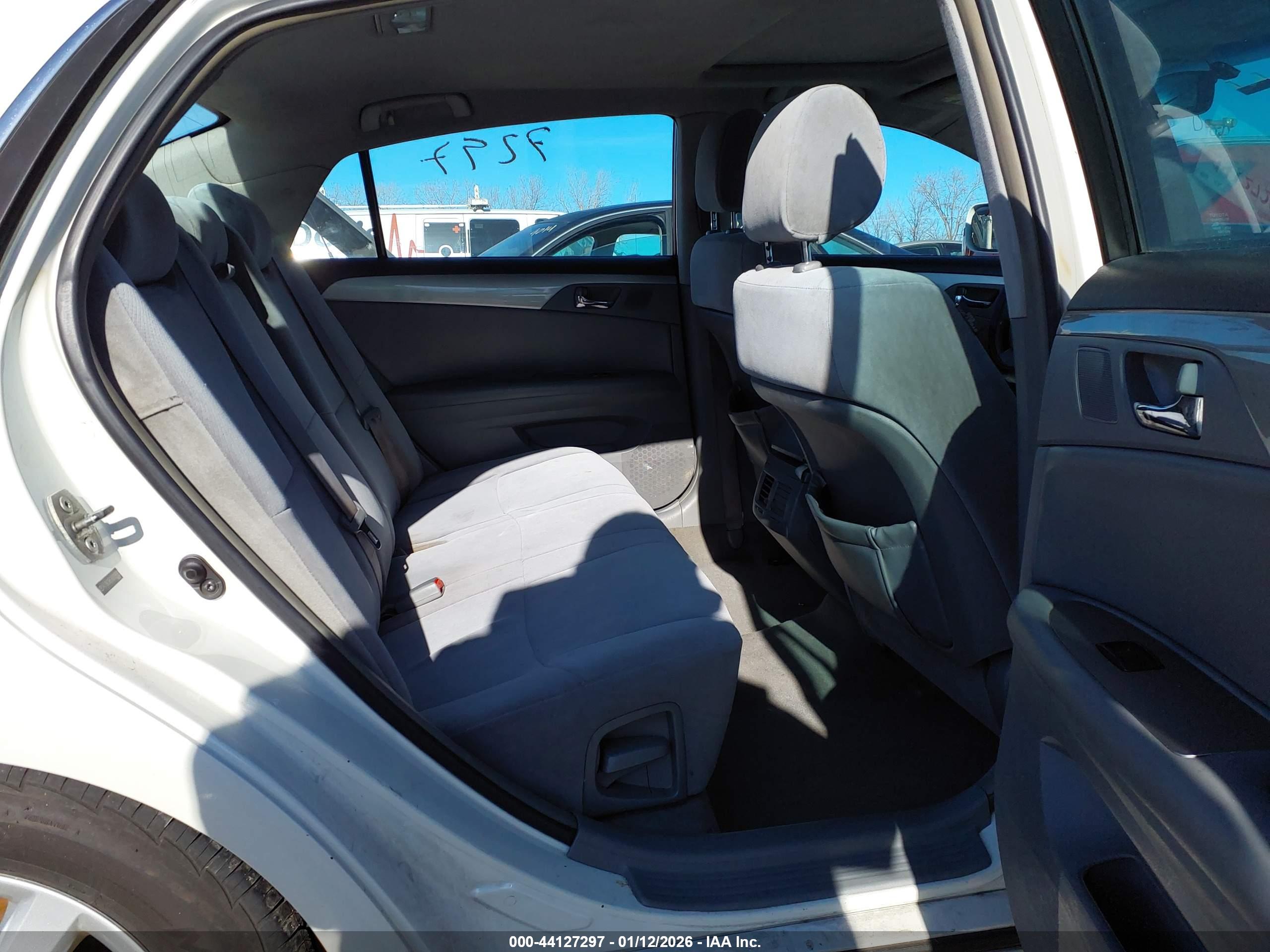 TOYOTA AVALON image 8