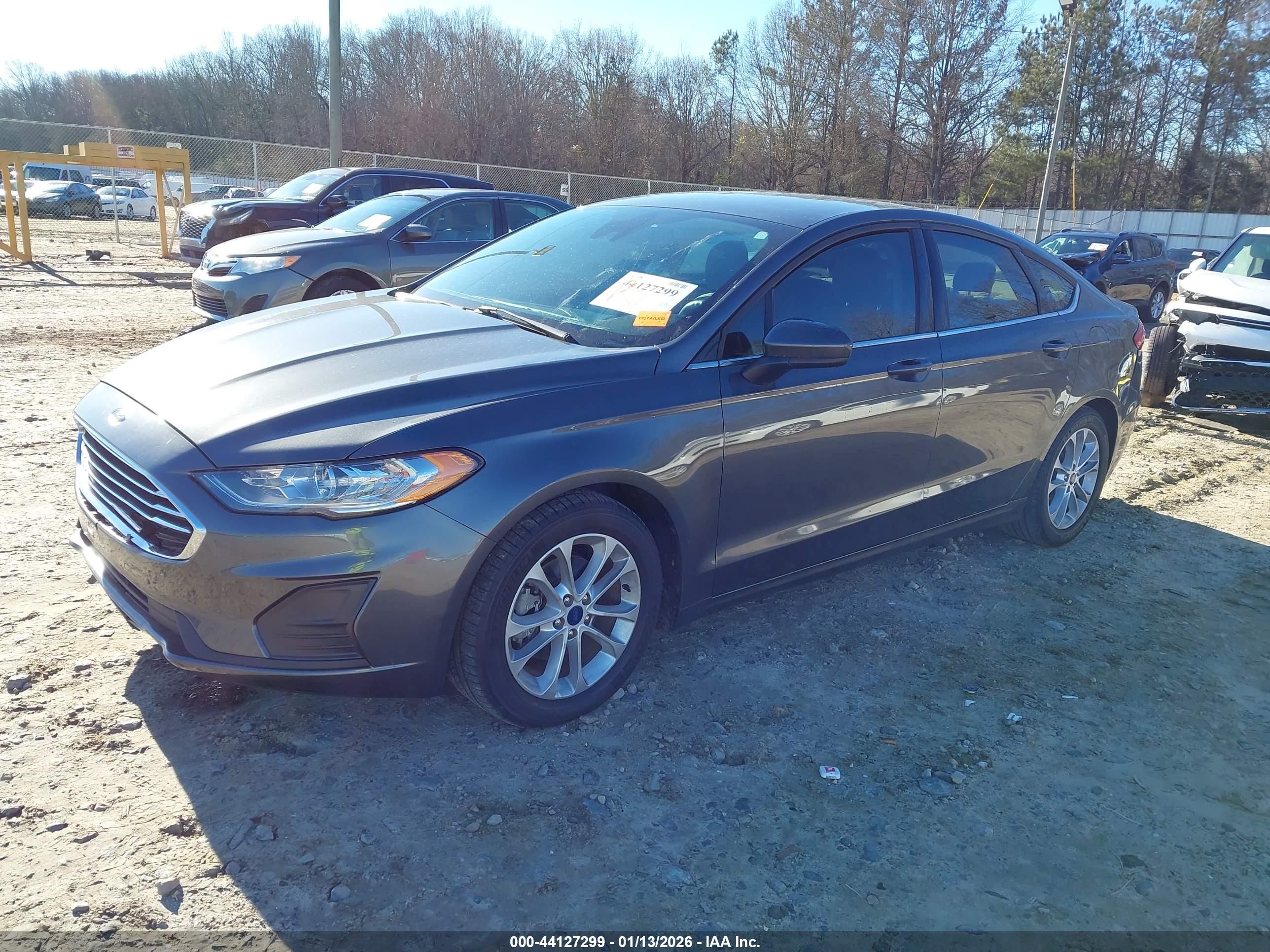 FORD FUSION image 2