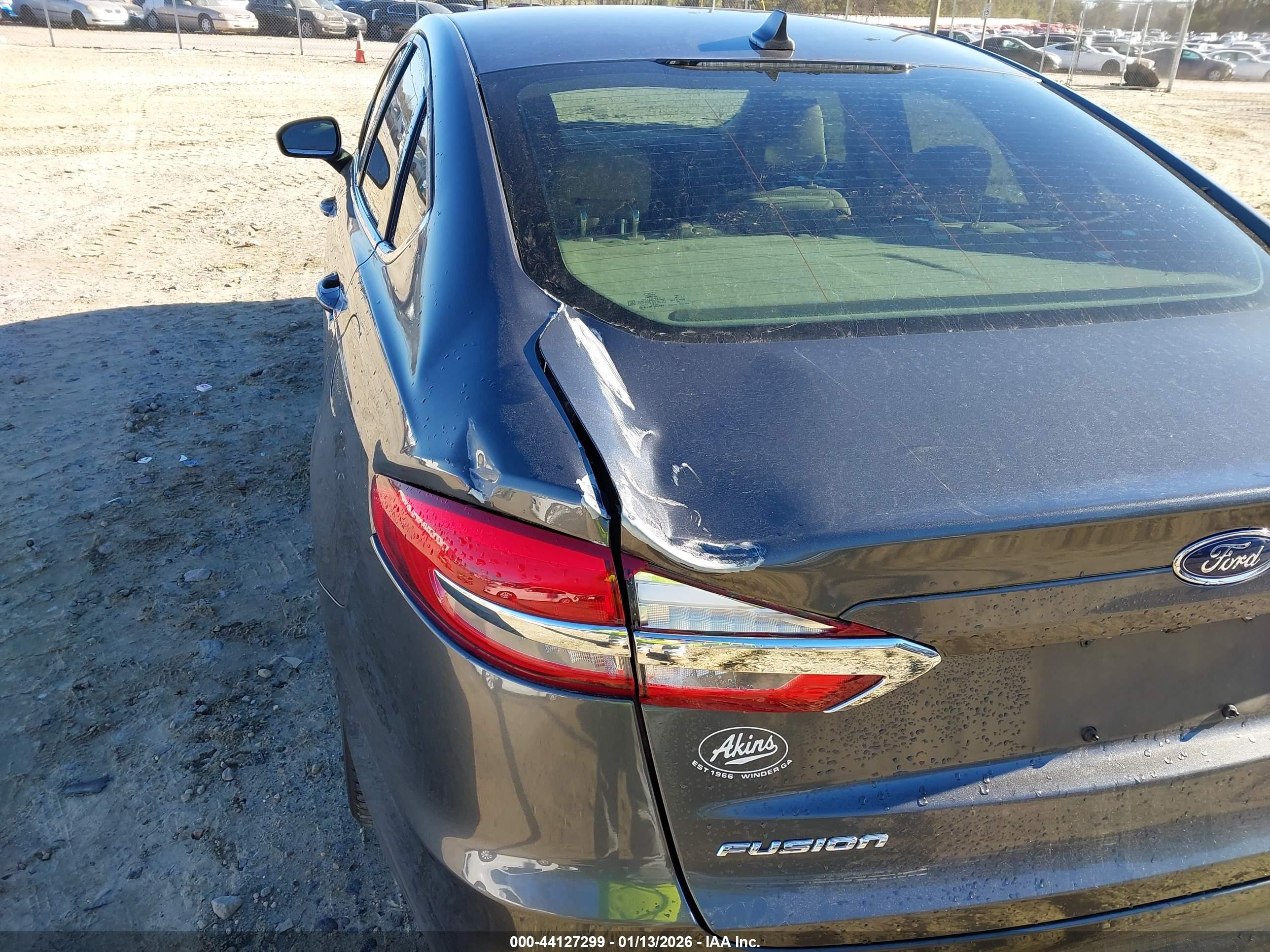 FORD FUSION image 6