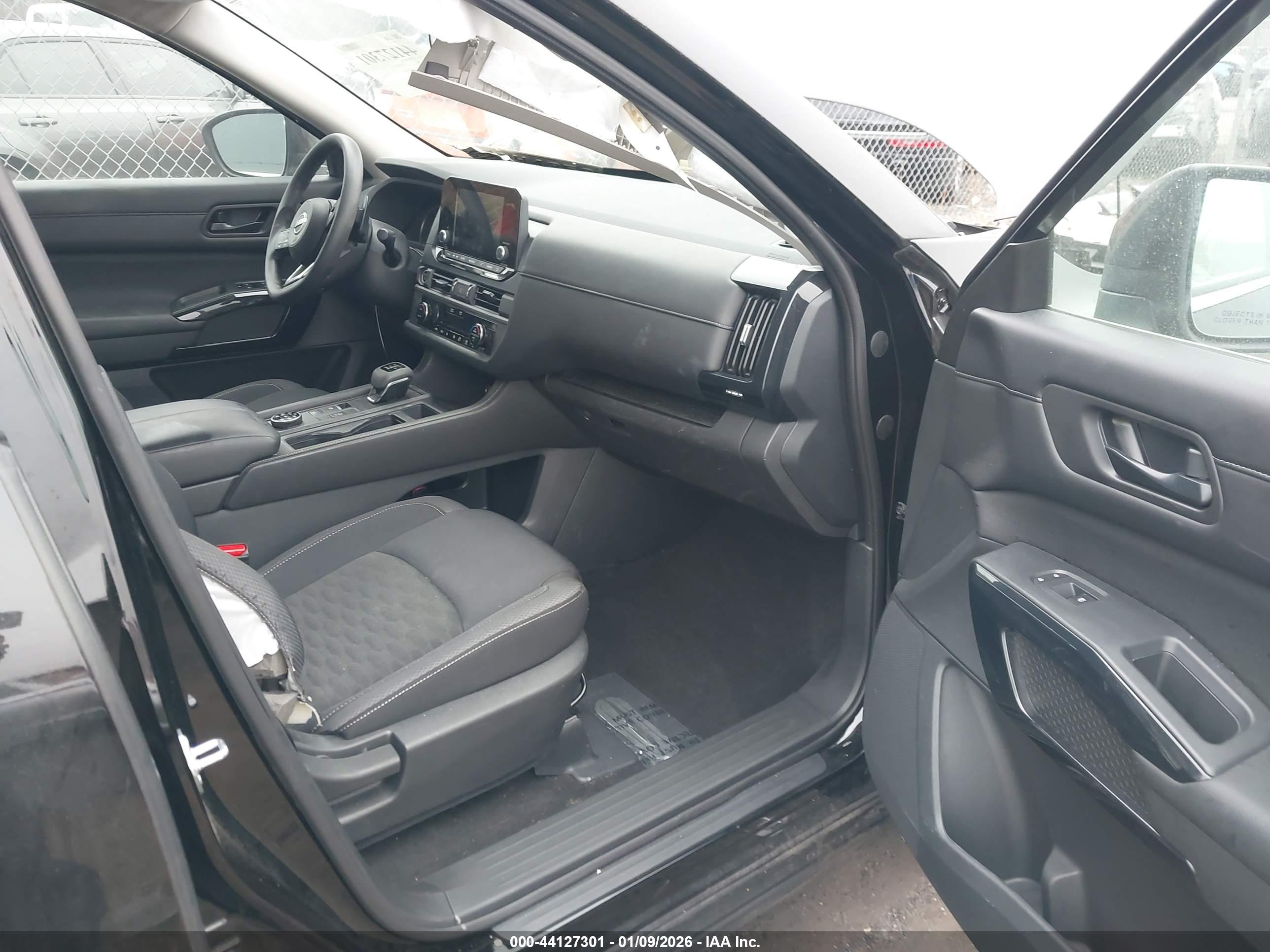 NISSAN PATHFINDER image 5