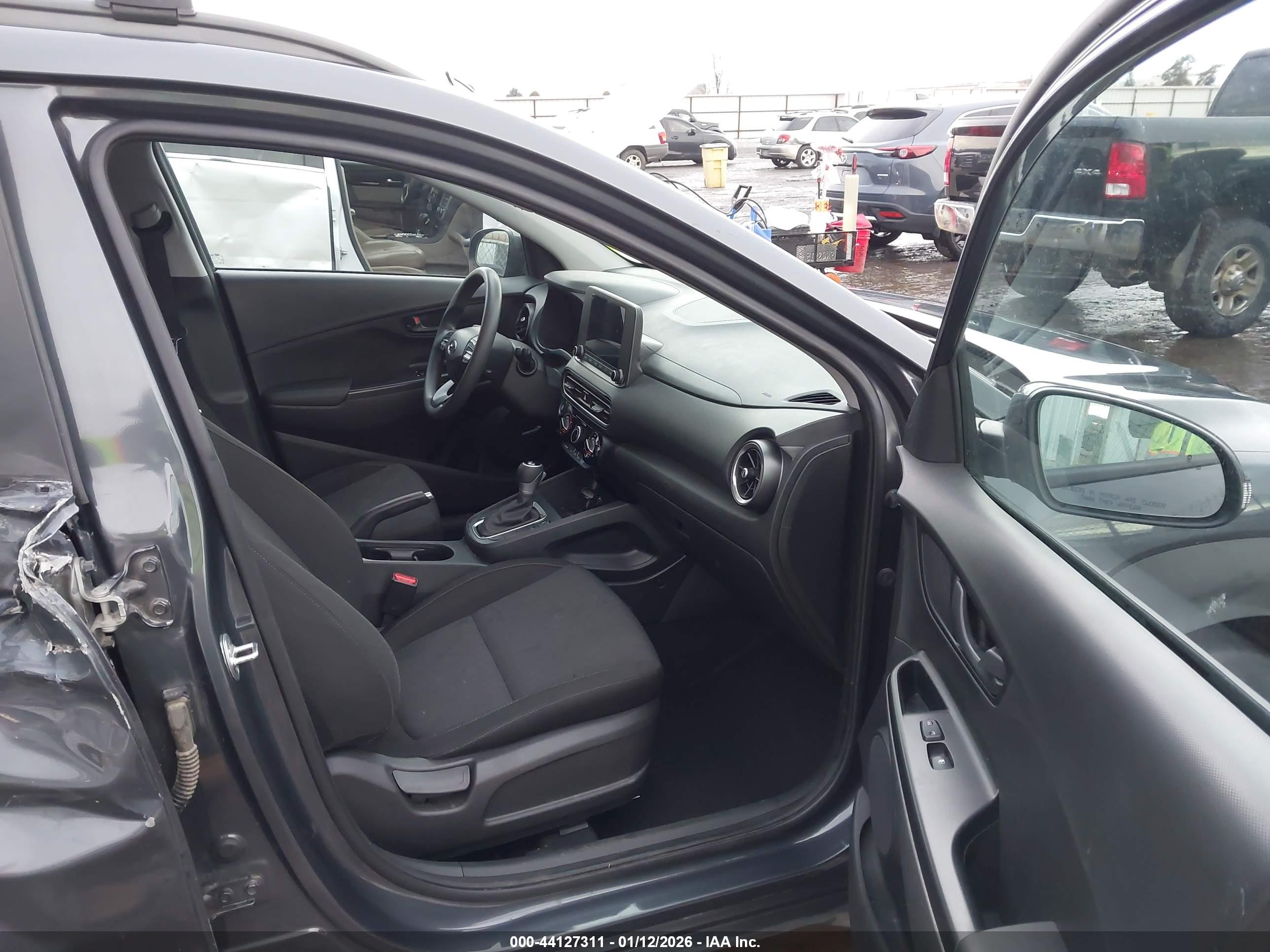 HYUNDAI KONA image 5