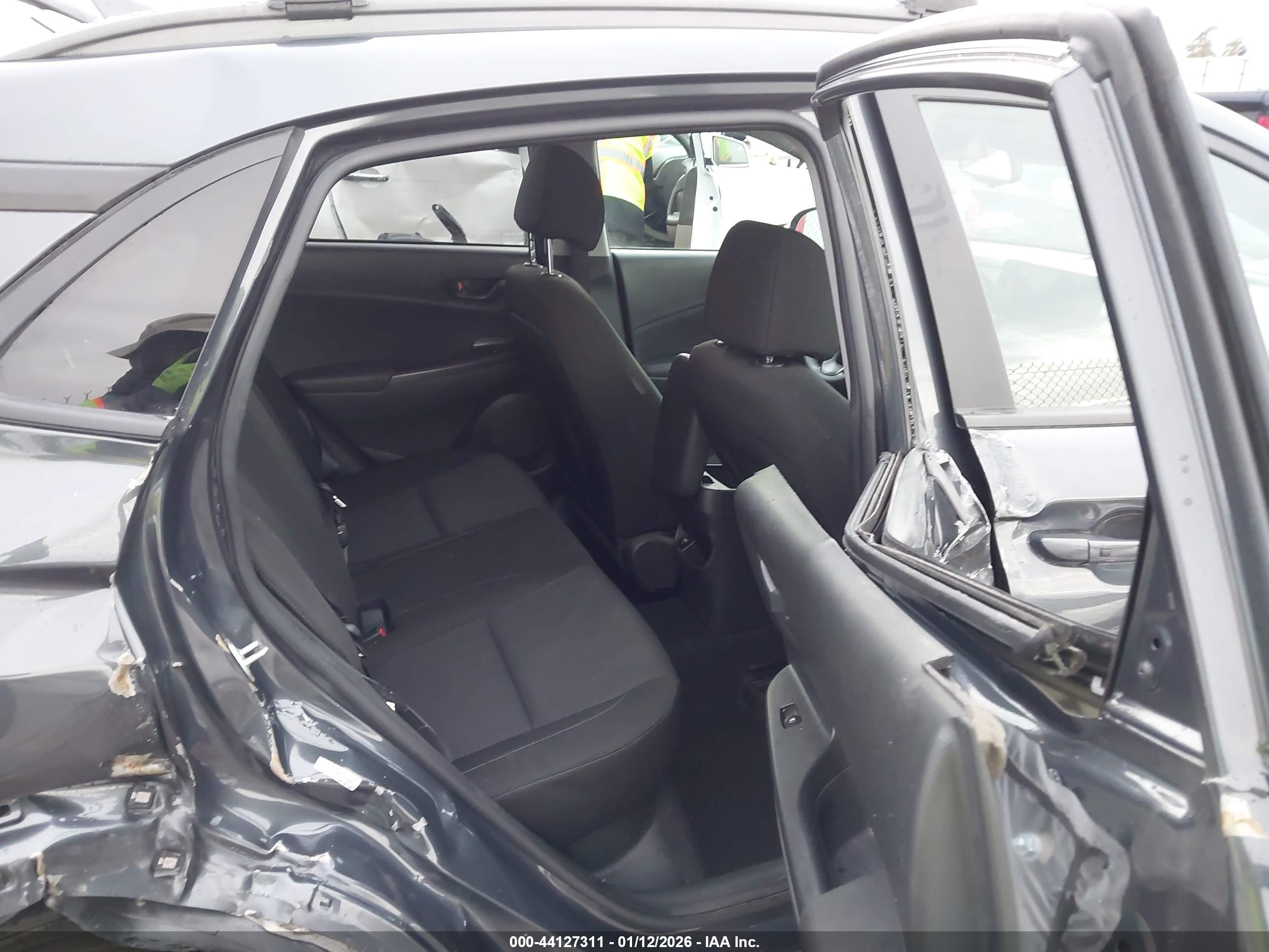 HYUNDAI KONA image 8