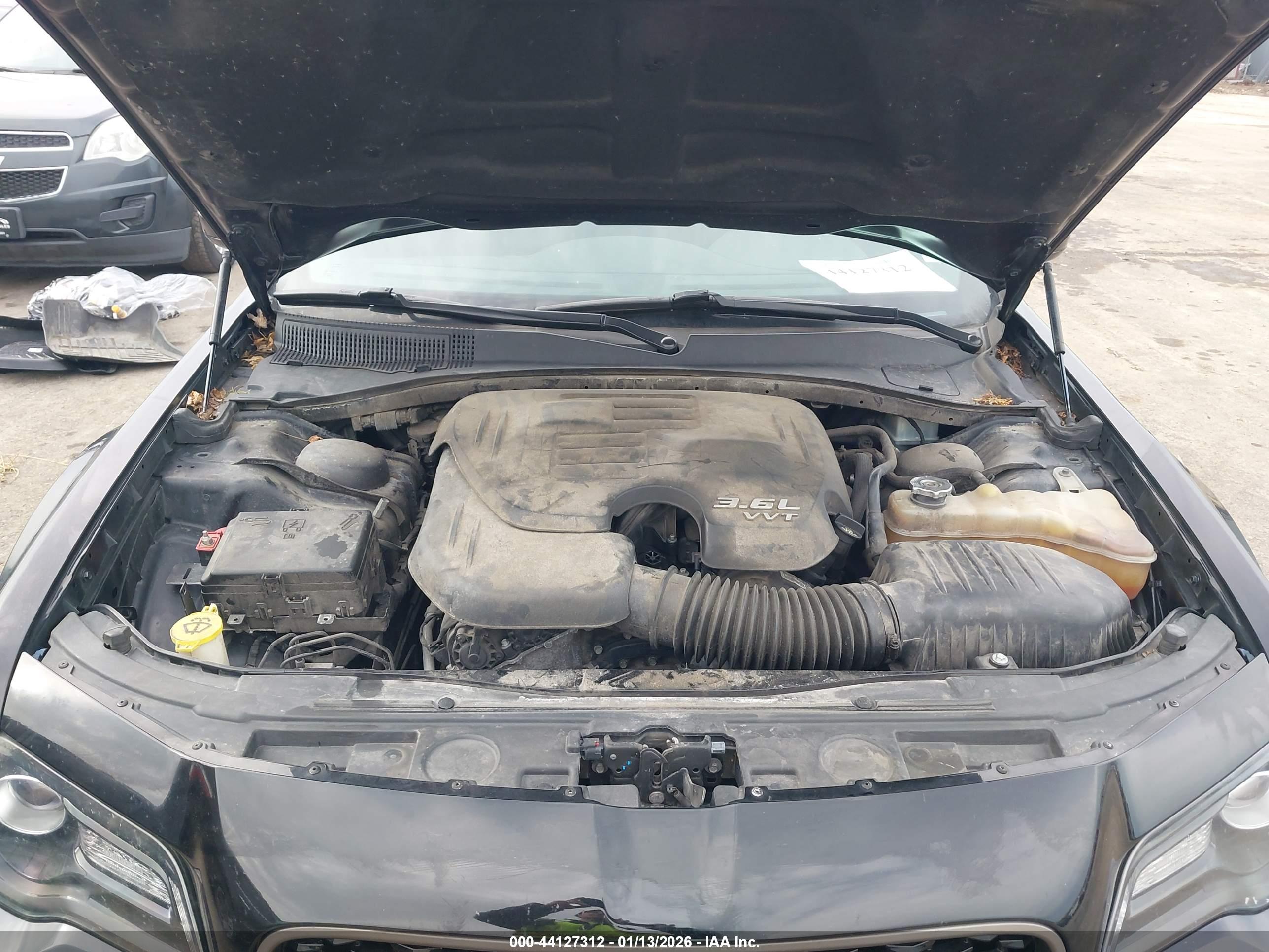 CHRYSLER 300 image 10