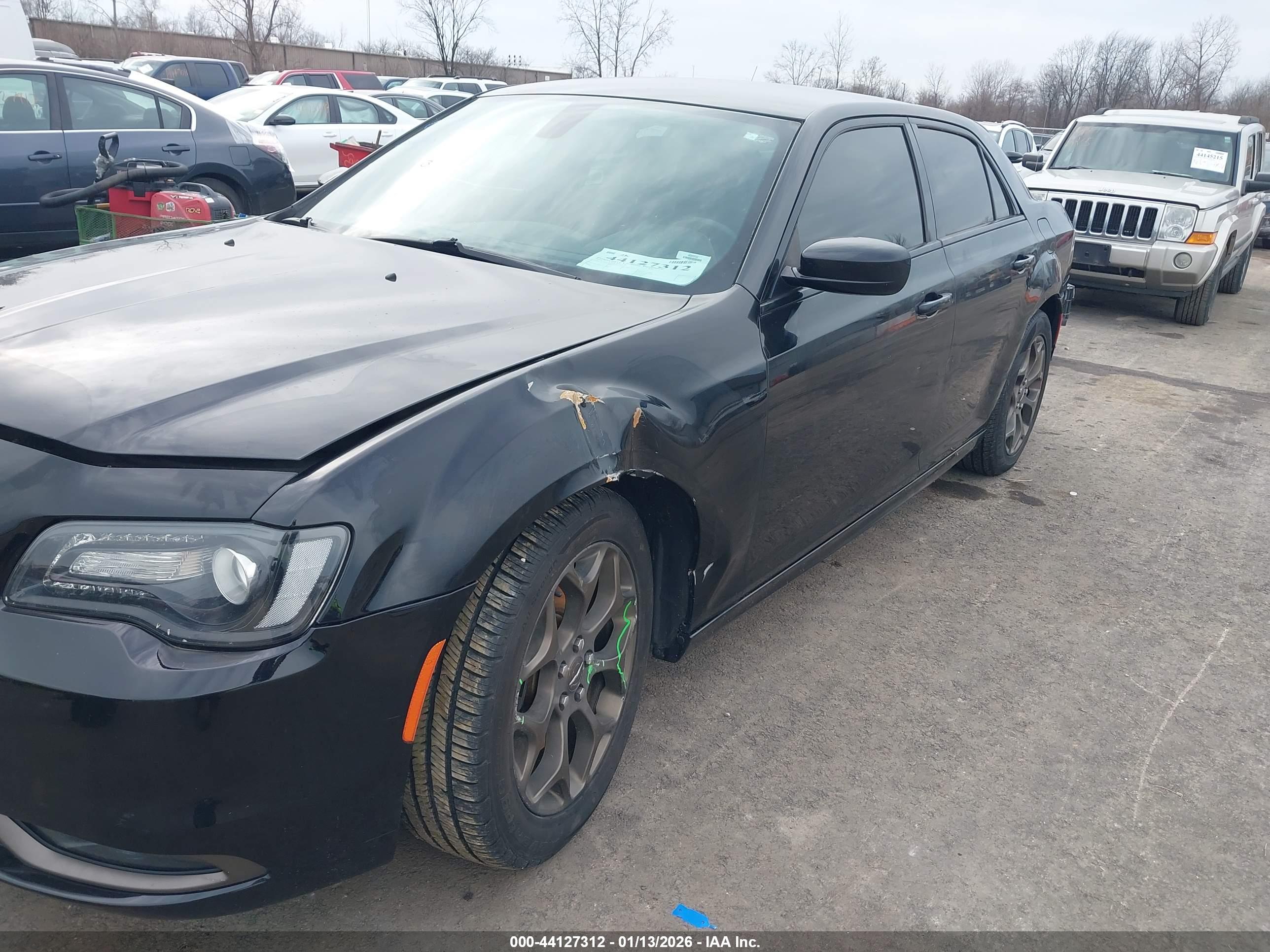 CHRYSLER 300 image 6