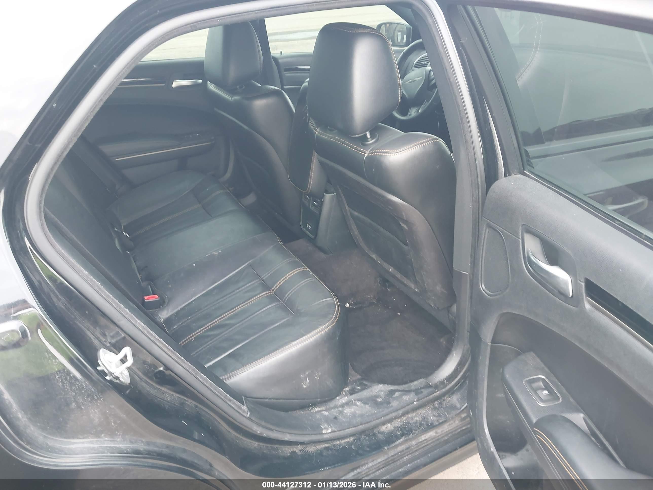 CHRYSLER 300 image 8