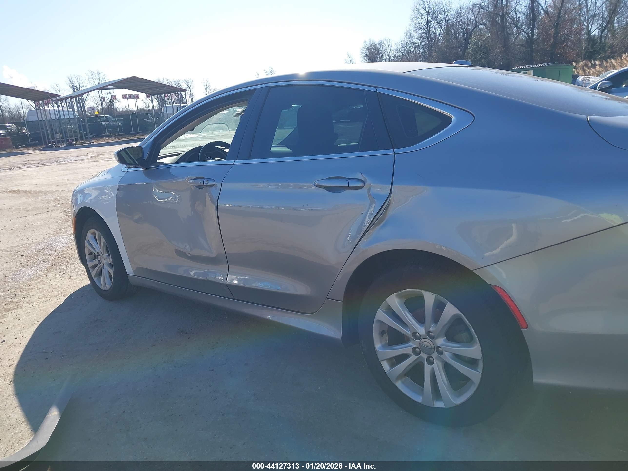 CHRYSLER 200 image 6