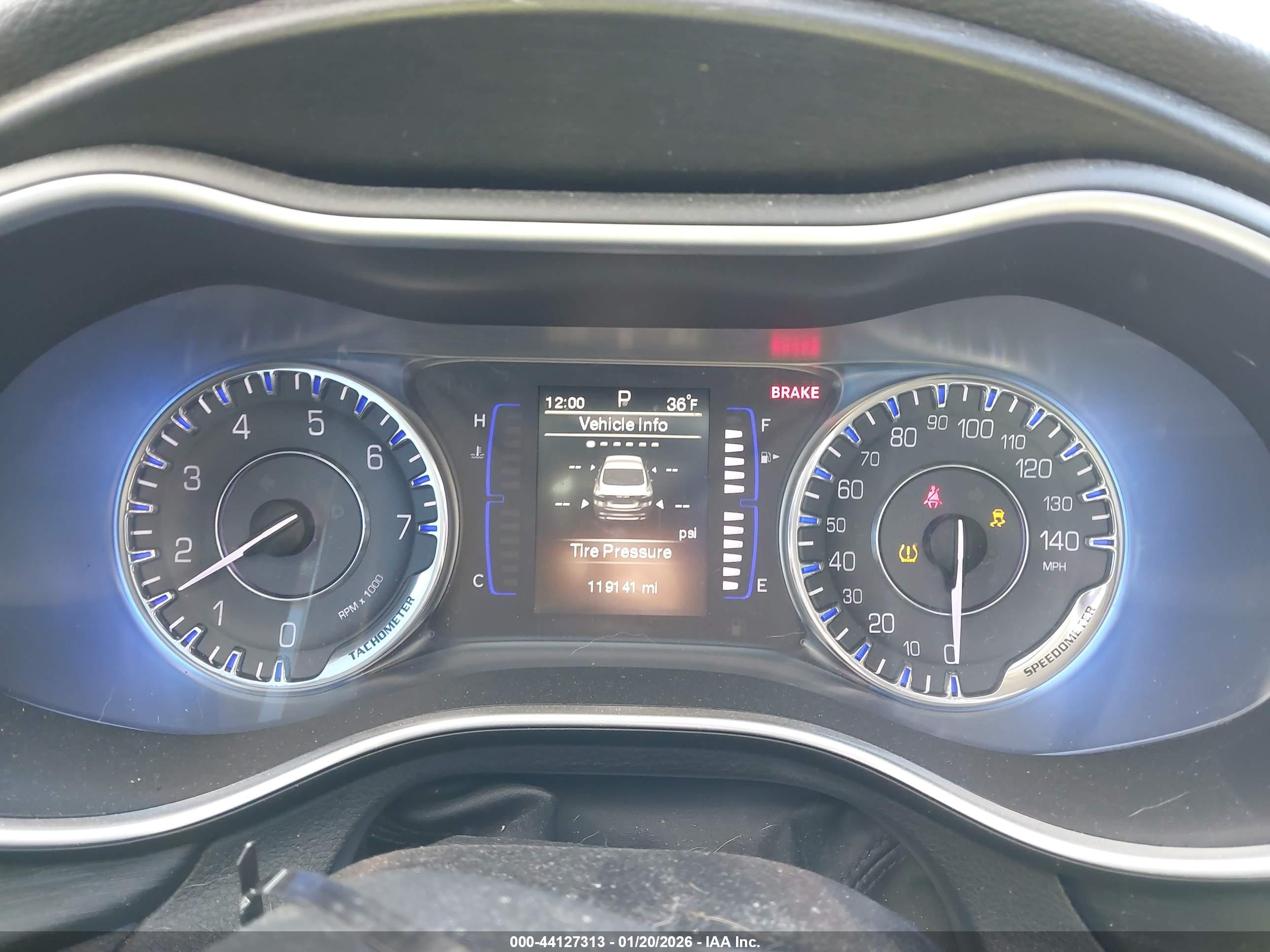 CHRYSLER 200 image 7