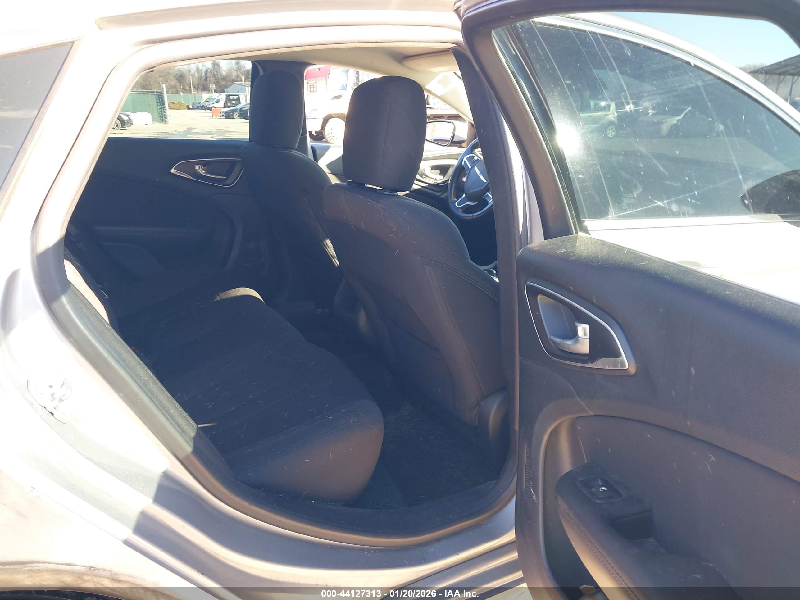 CHRYSLER 200 image 8