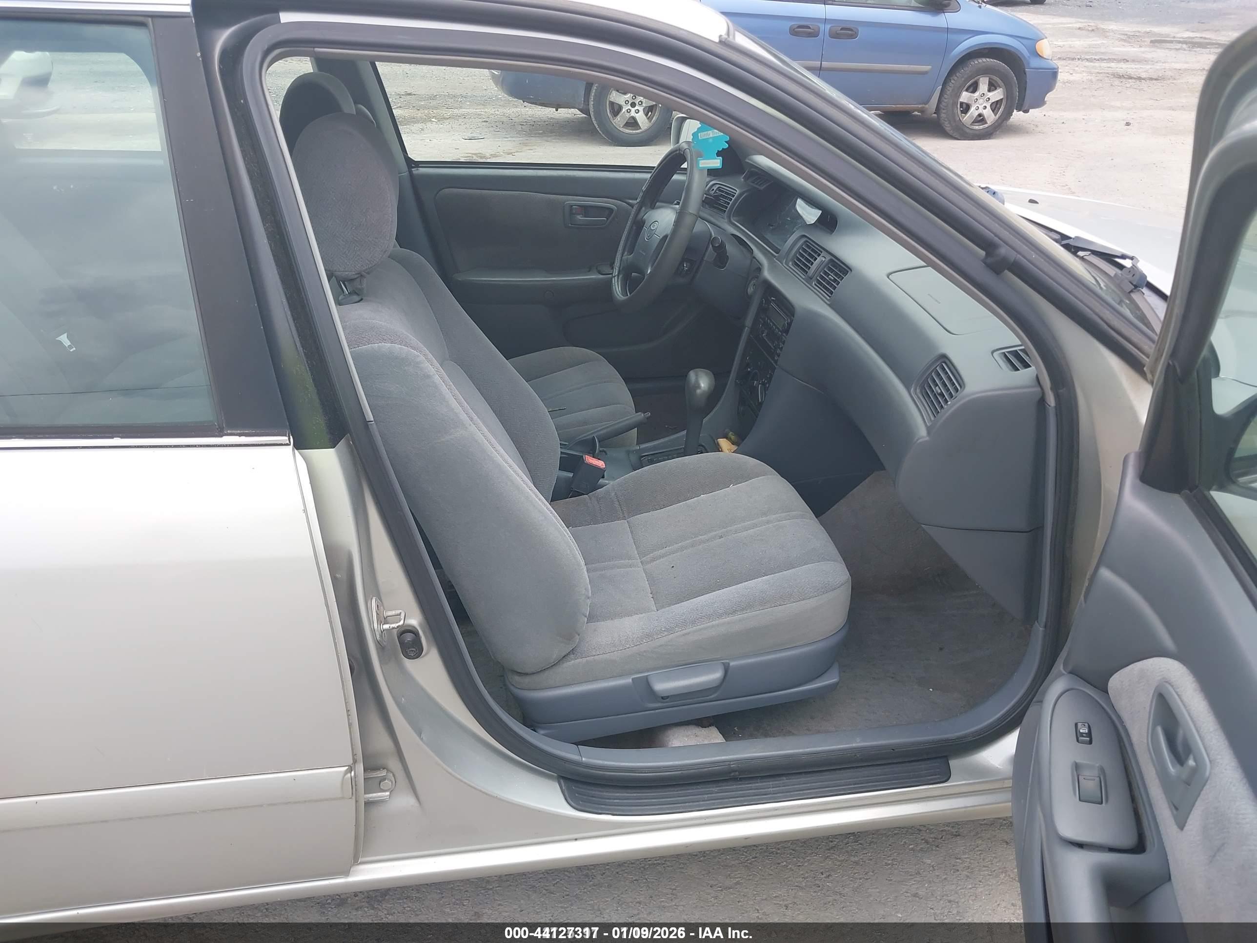 TOYOTA CAMRY image 5