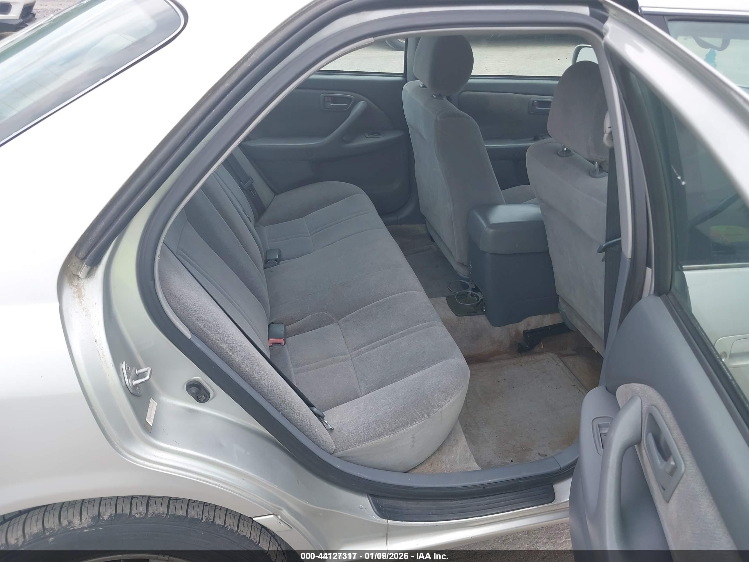 TOYOTA CAMRY image 8
