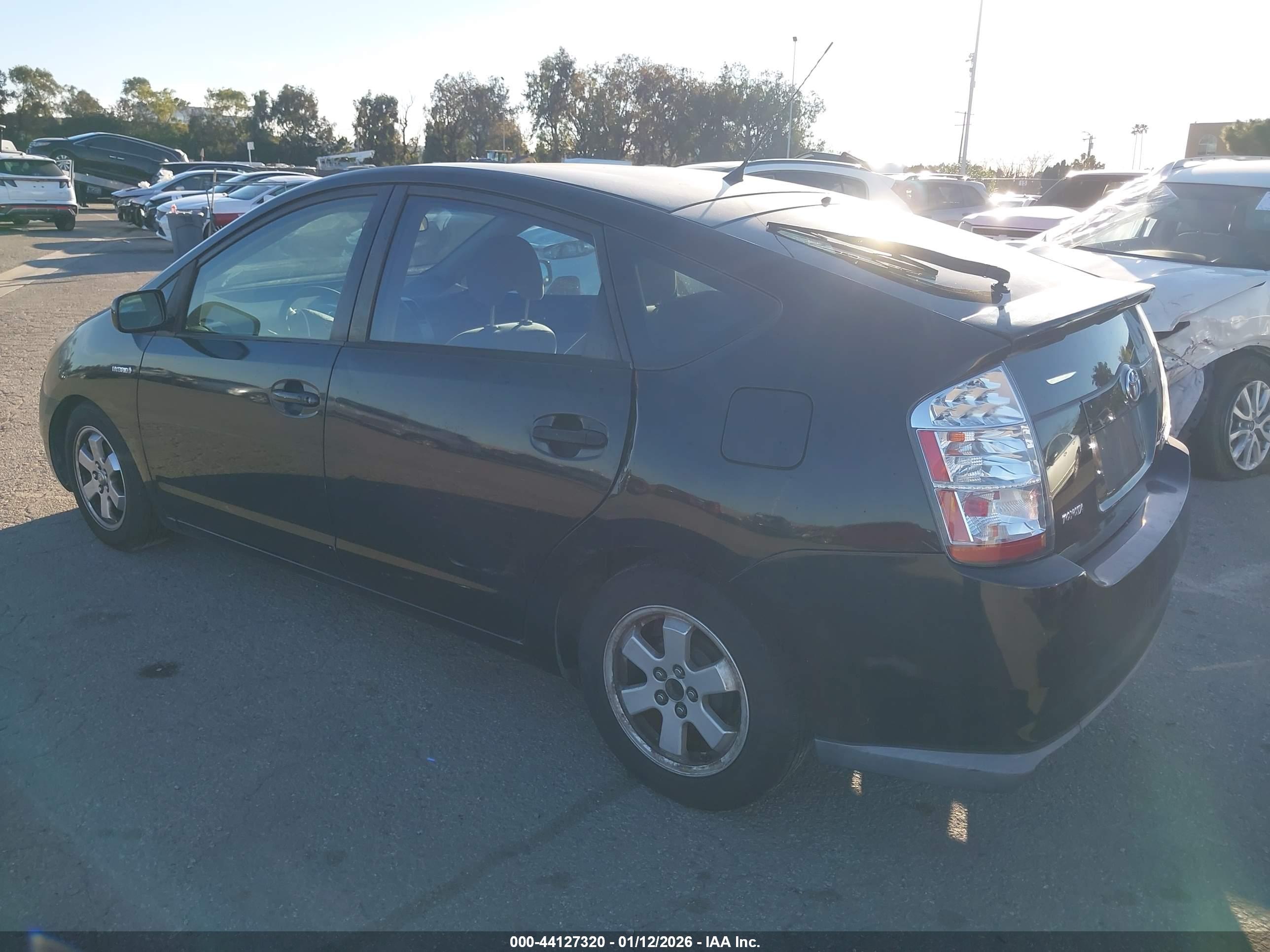TOYOTA PRIUS image 3