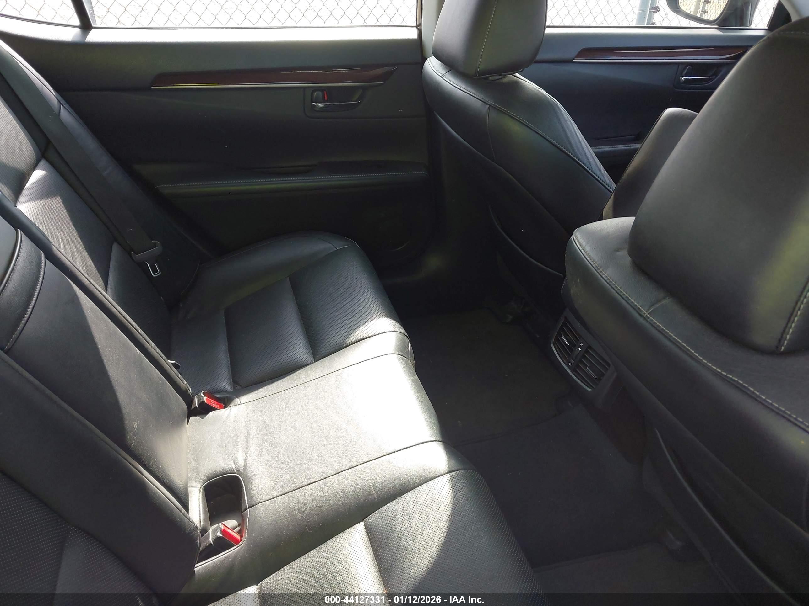 LEXUS ES image 8
