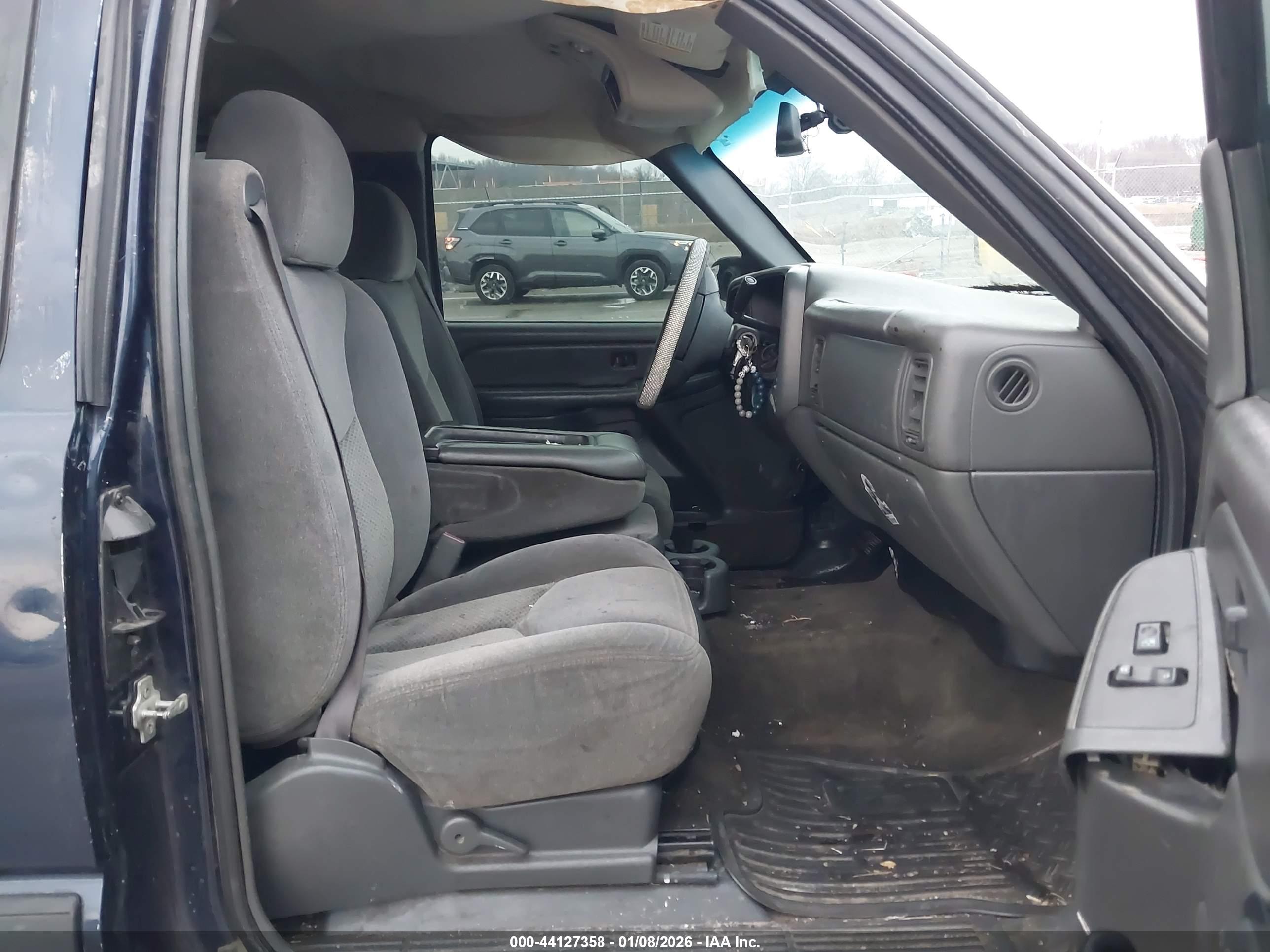 CHEVROLET SILVERADO image 5
