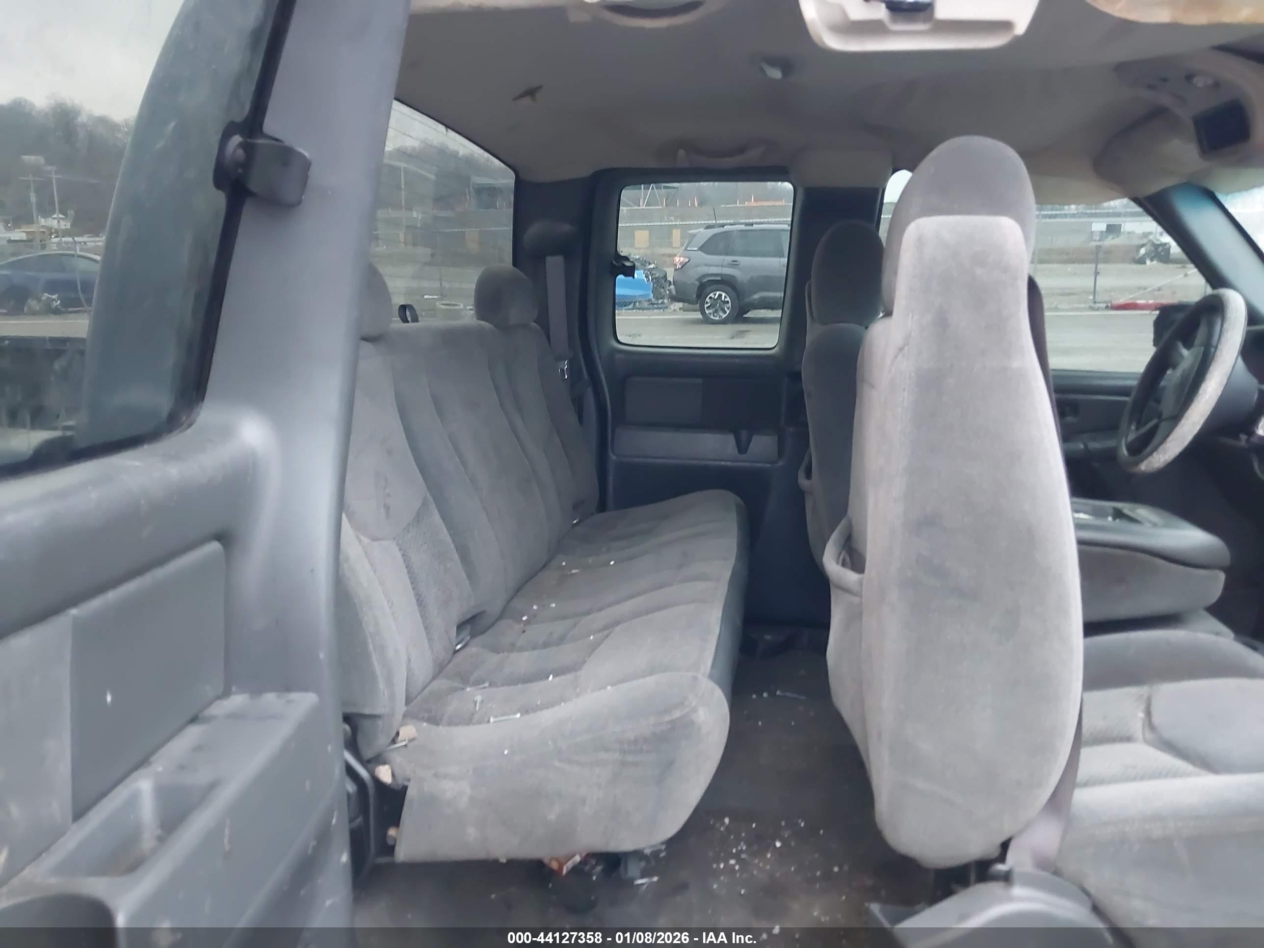 CHEVROLET SILVERADO image 8