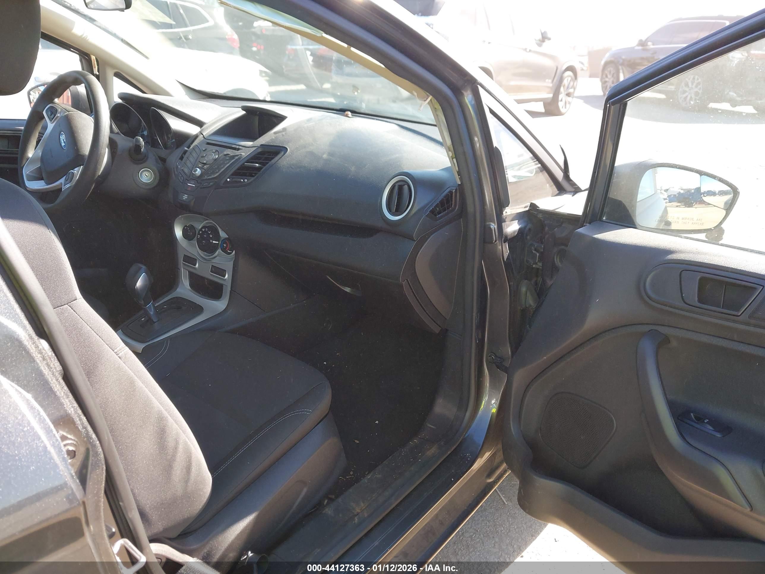 FORD FIESTA image 5