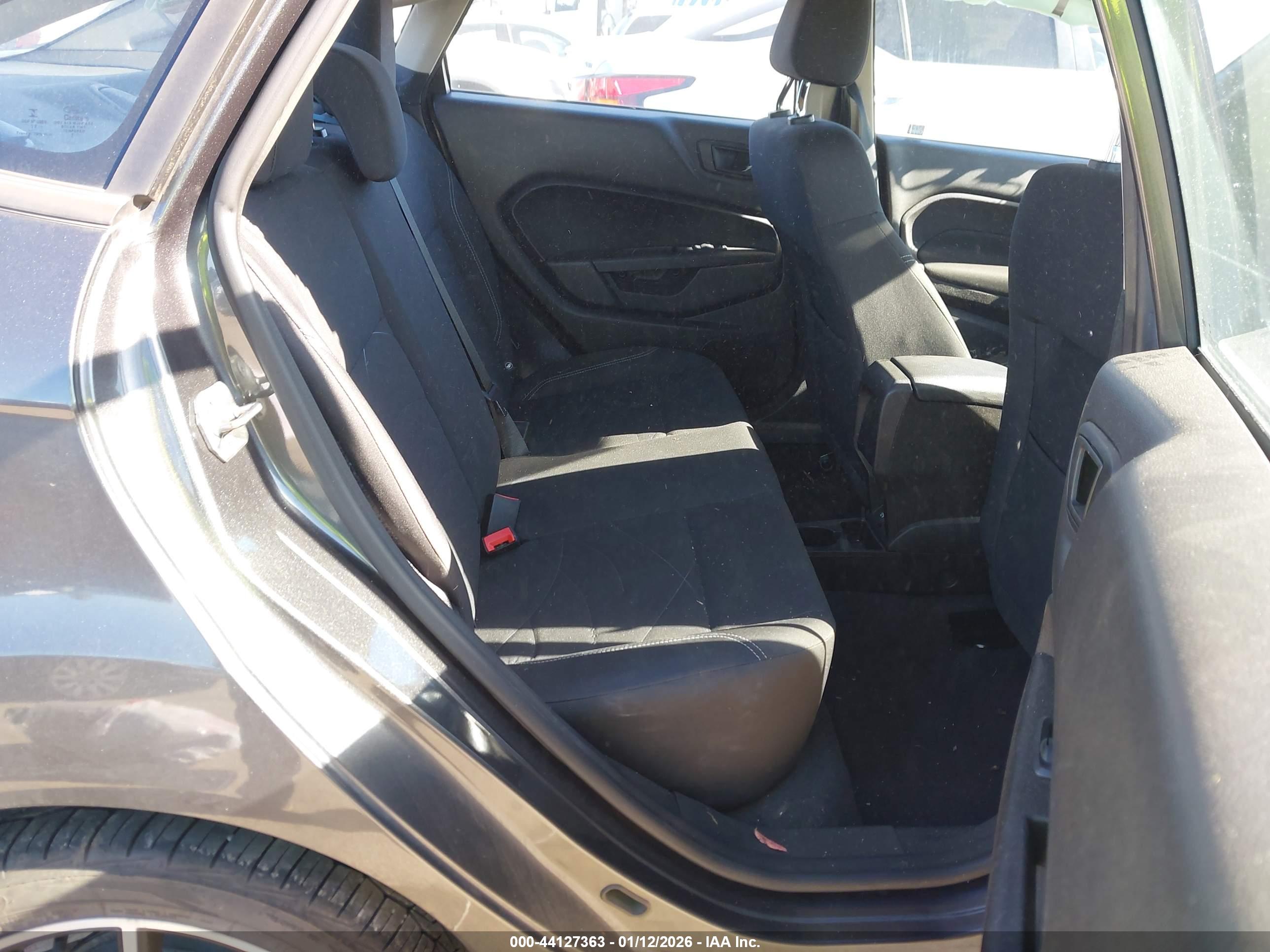 FORD FIESTA image 8