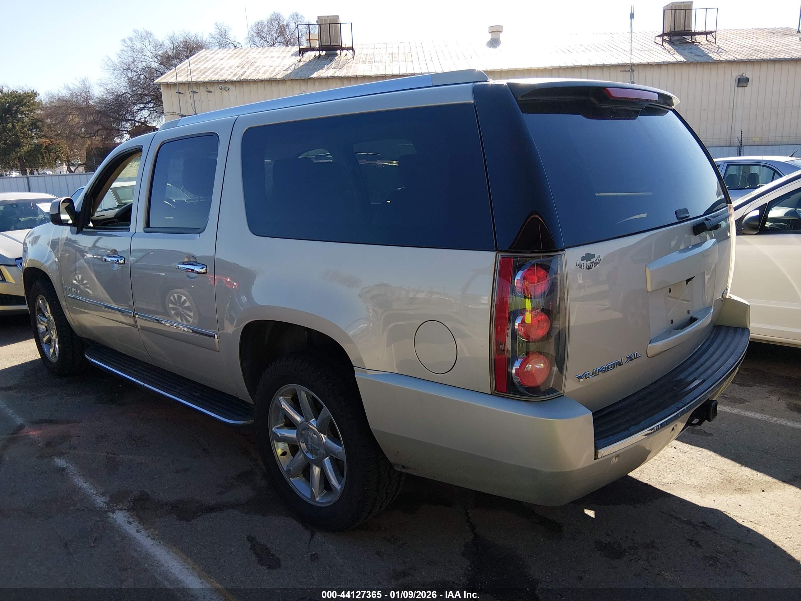 GMC YUKON image 3