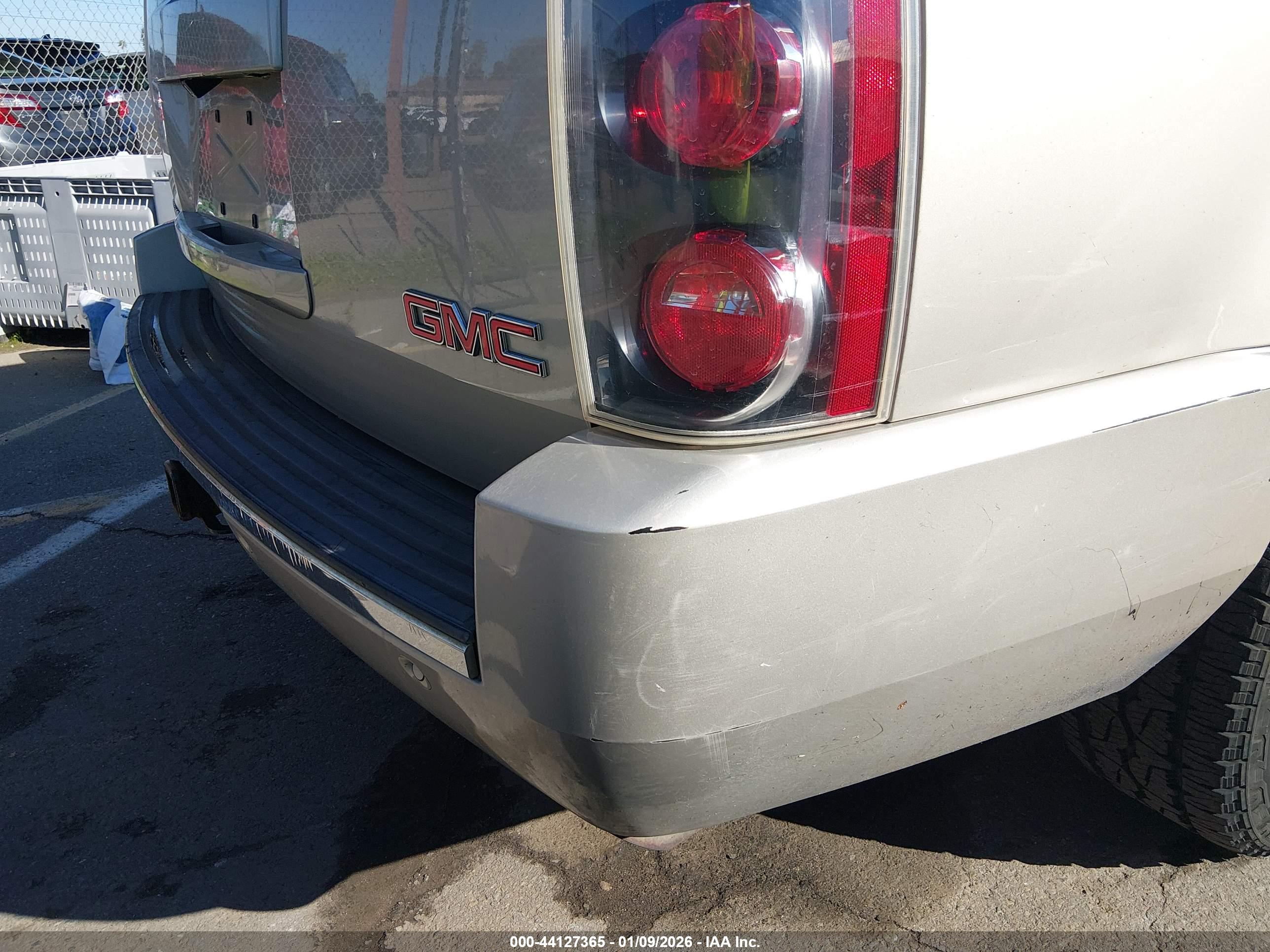 GMC YUKON image 6