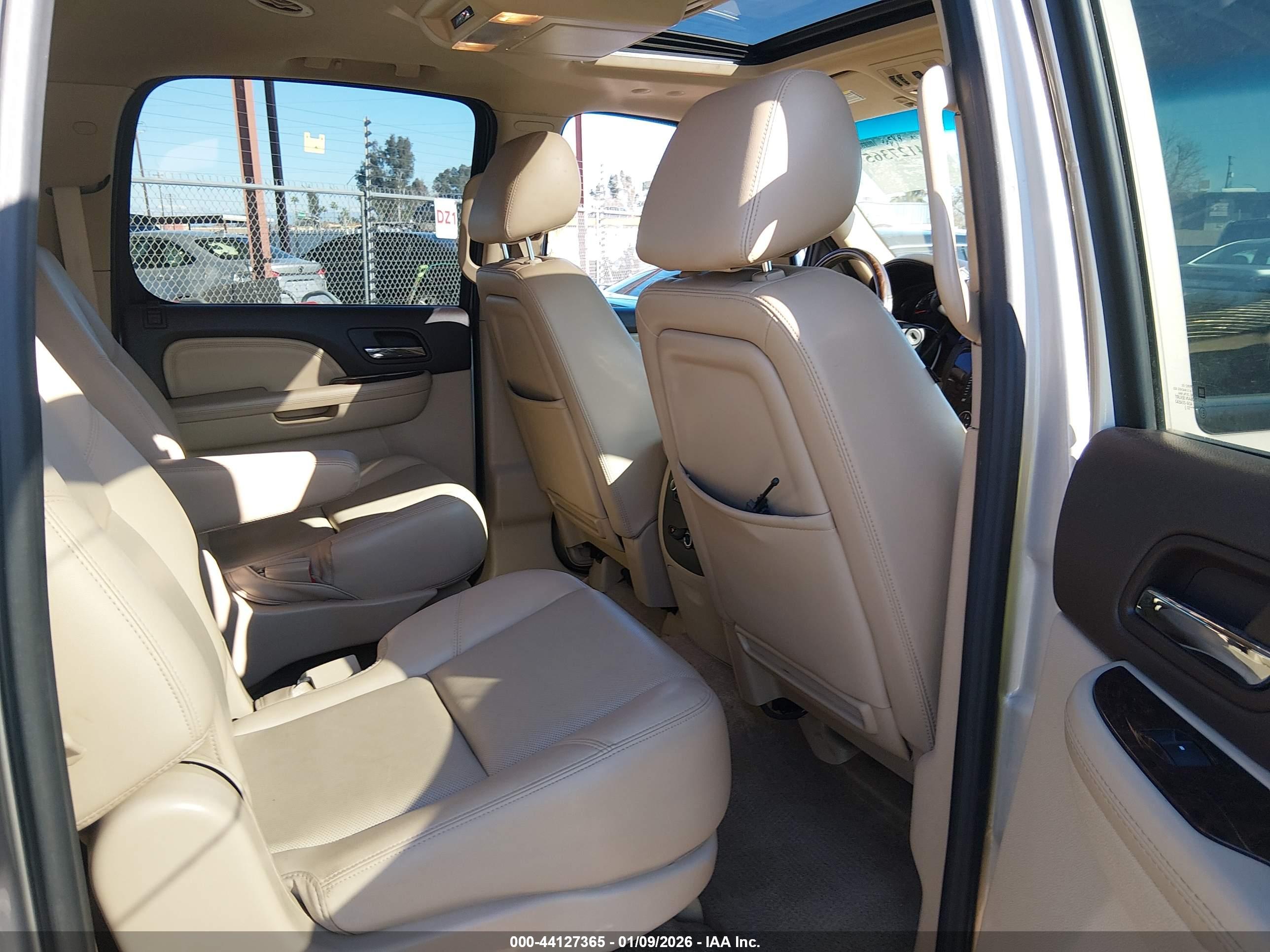 GMC YUKON image 8