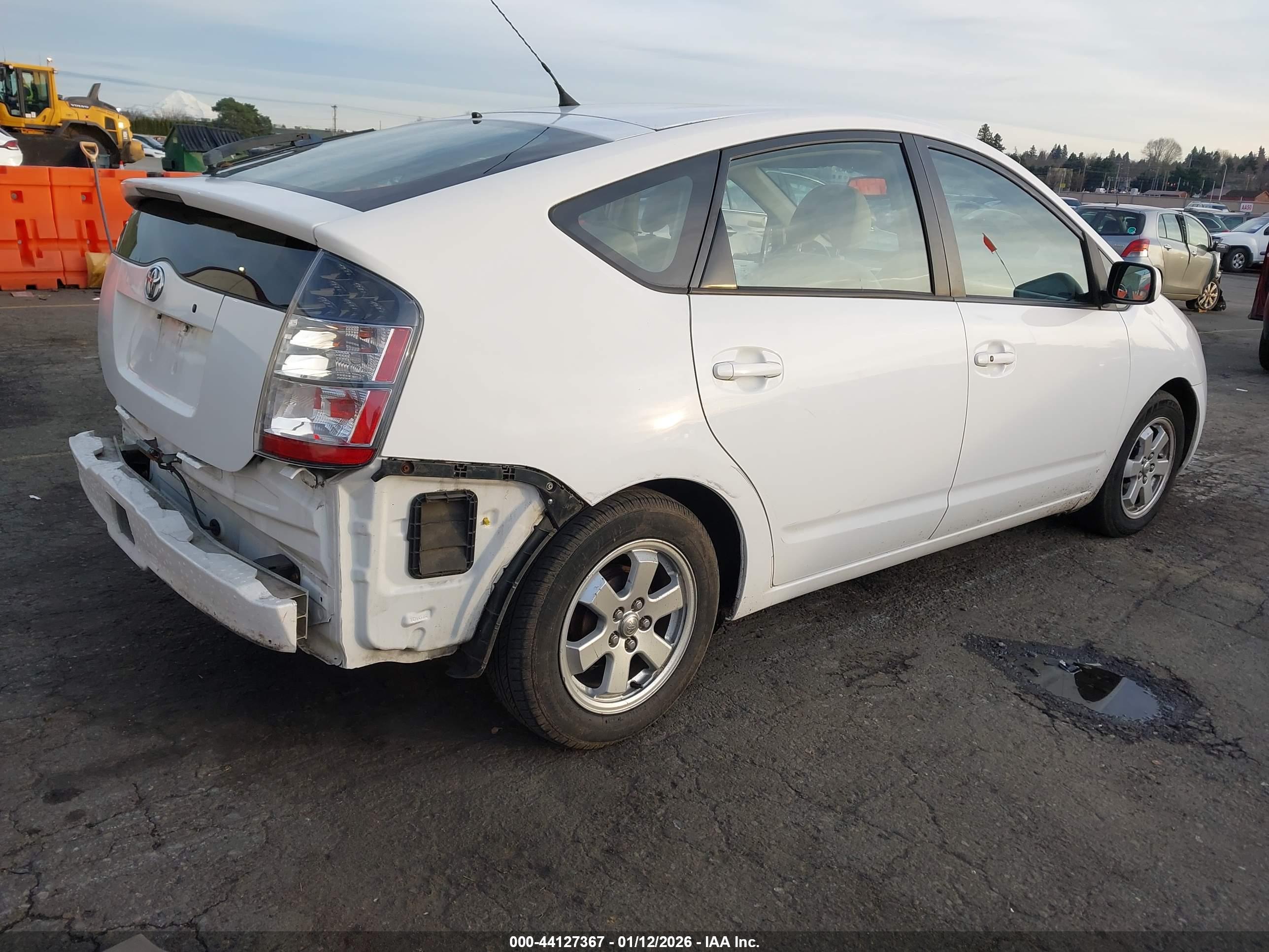 TOYOTA PRIUS image 4