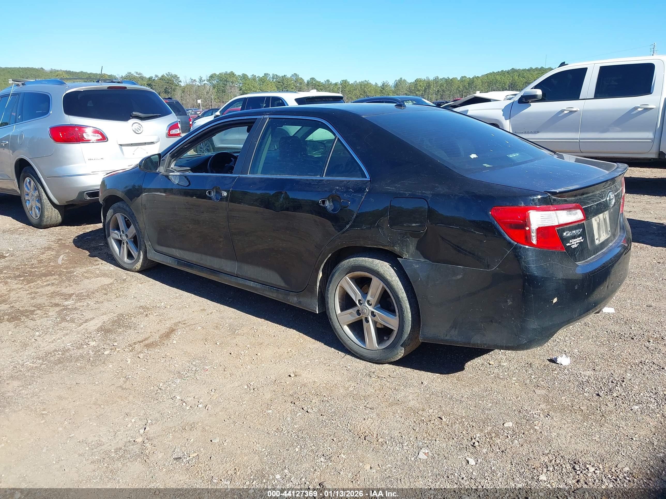 TOYOTA CAMRY image 3