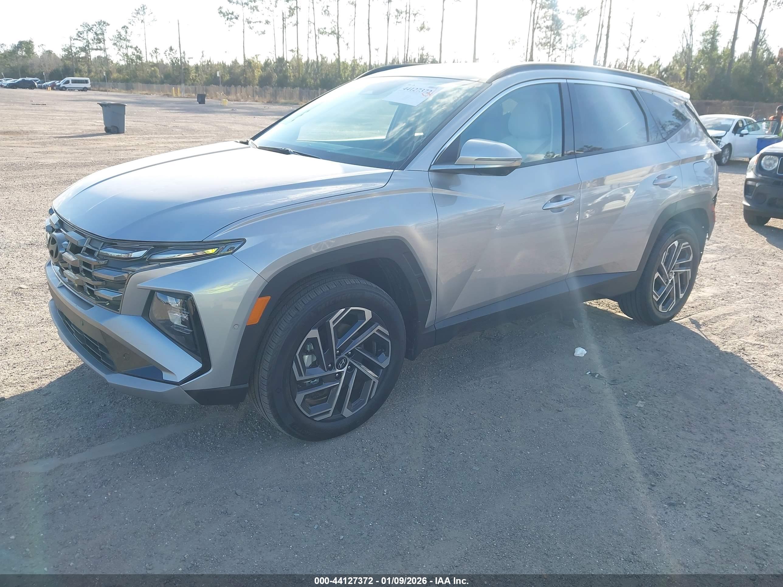 HYUNDAI TUCSON image 2