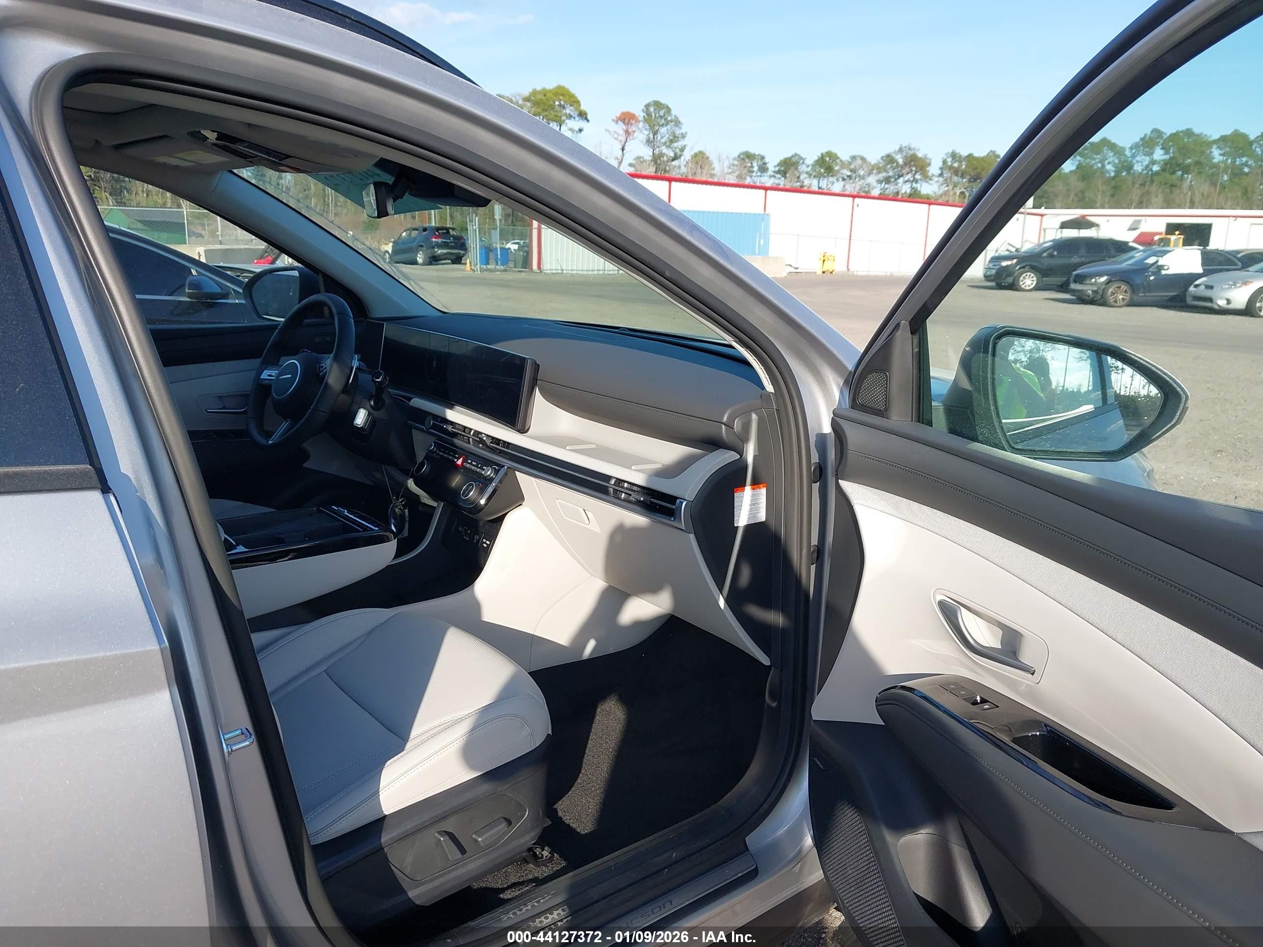 HYUNDAI TUCSON image 5