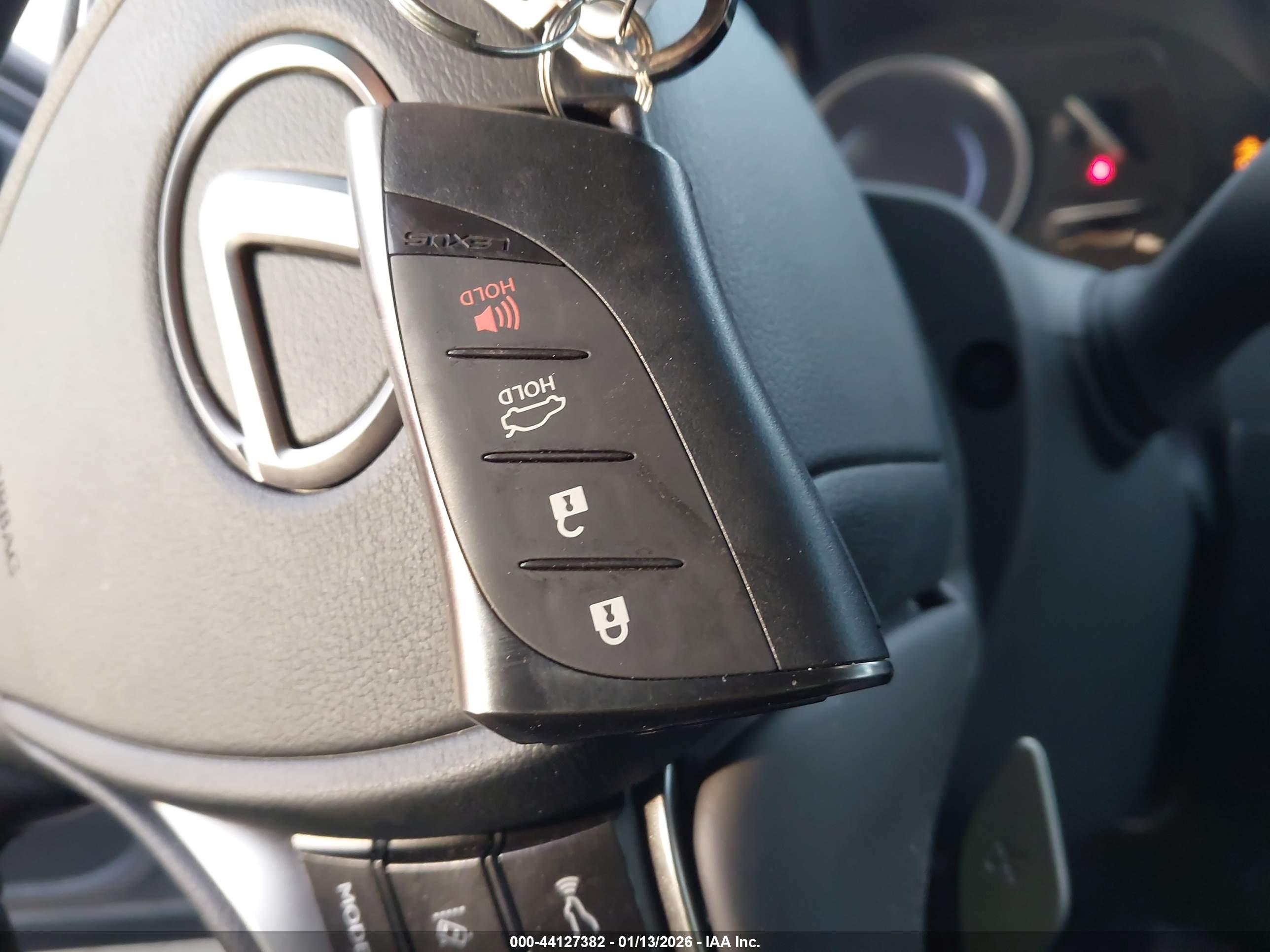 LEXUS ES image 11