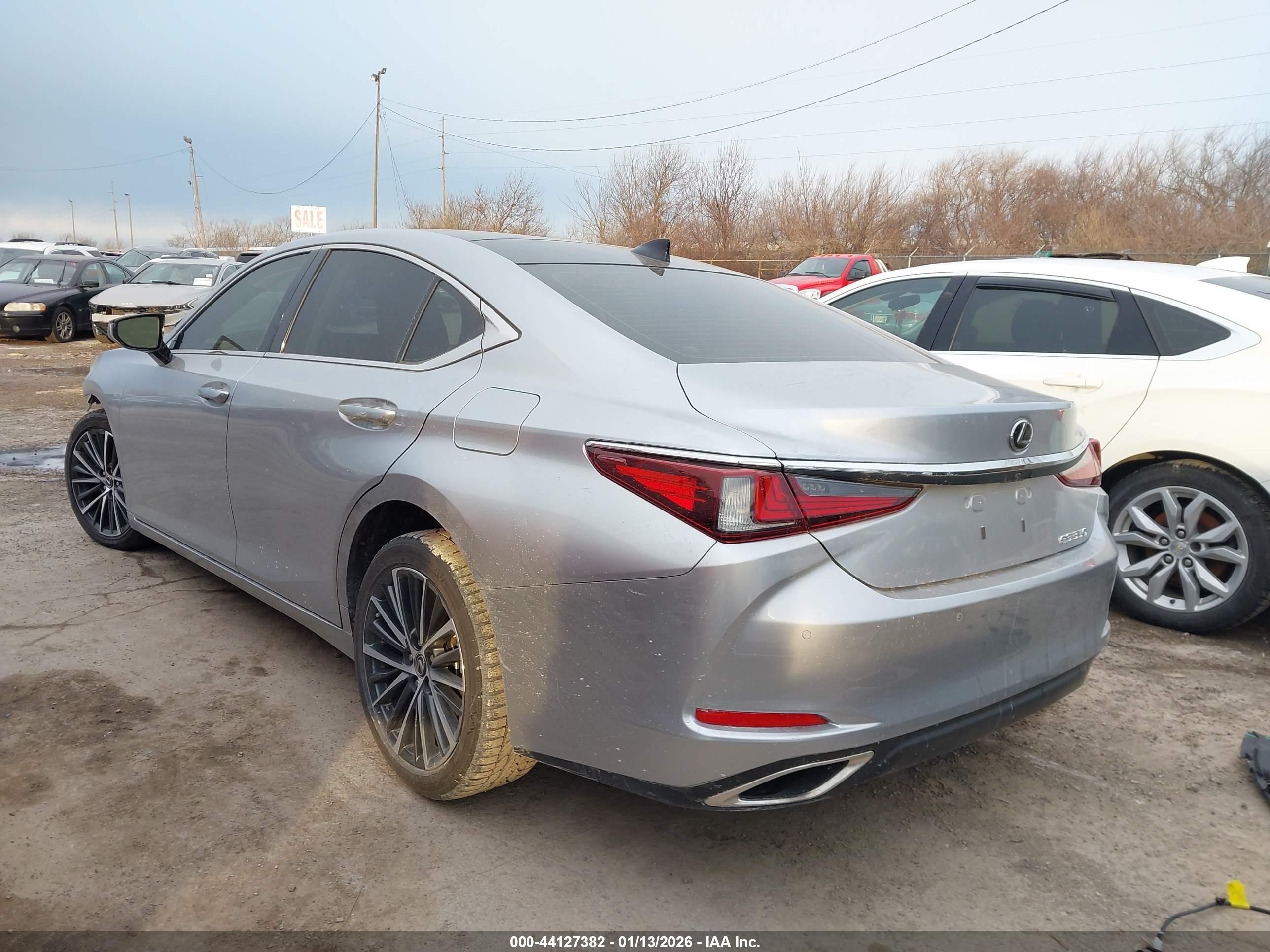 LEXUS ES image 3