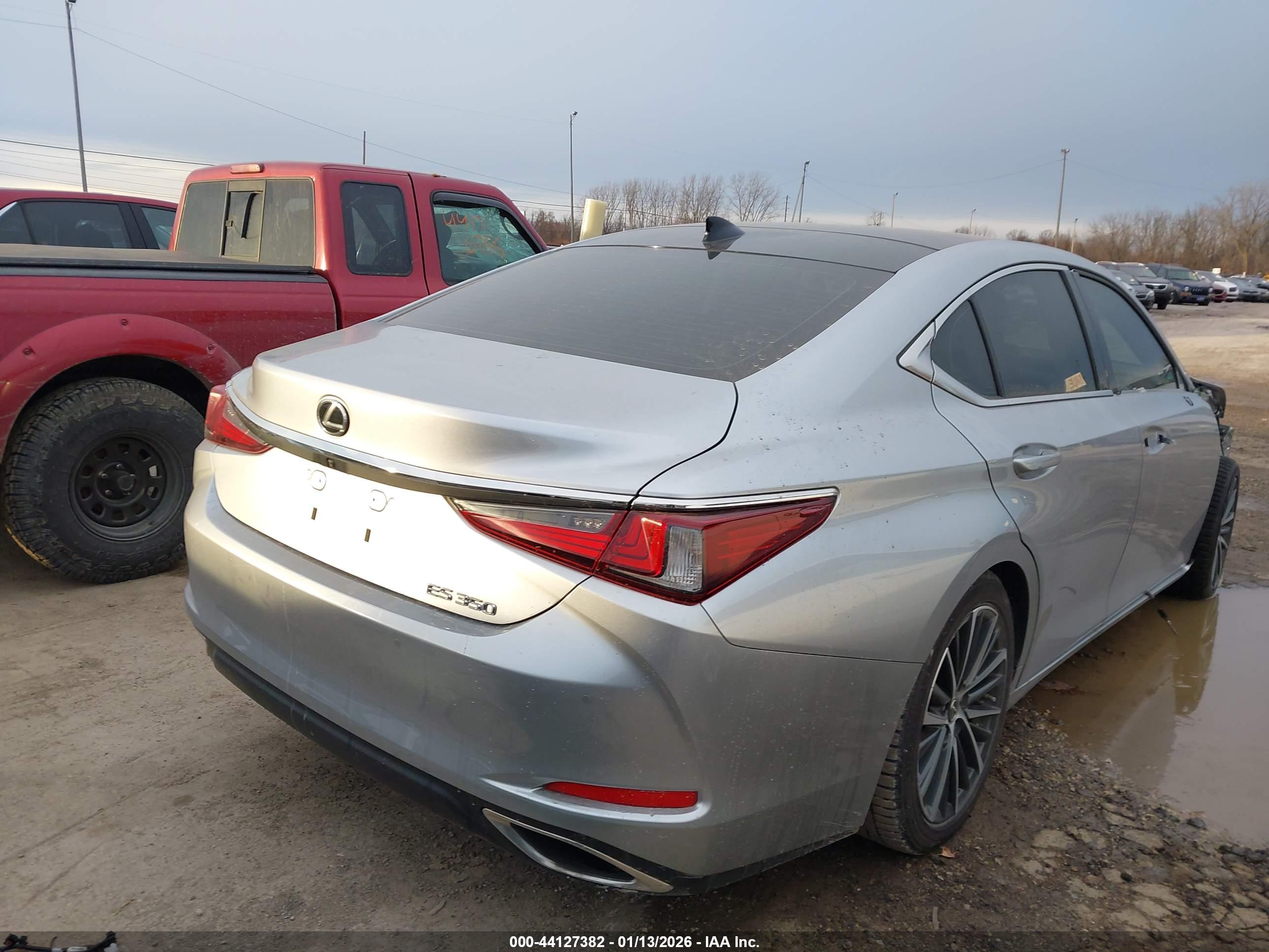 LEXUS ES image 4