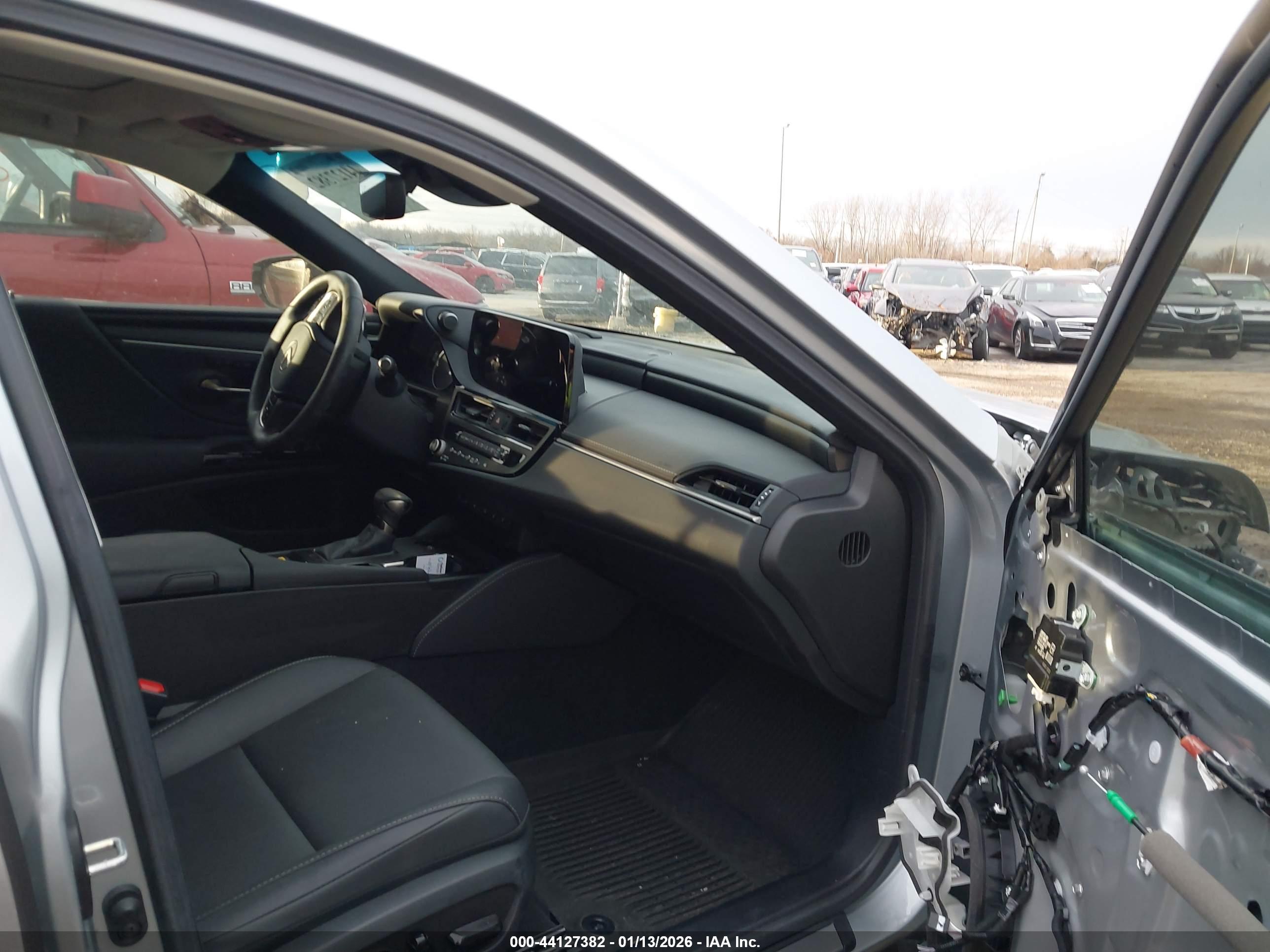 LEXUS ES image 5