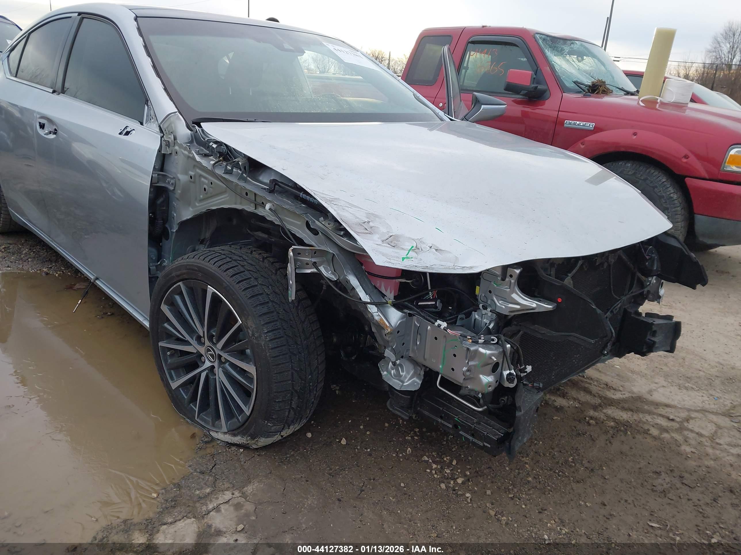LEXUS ES image 6