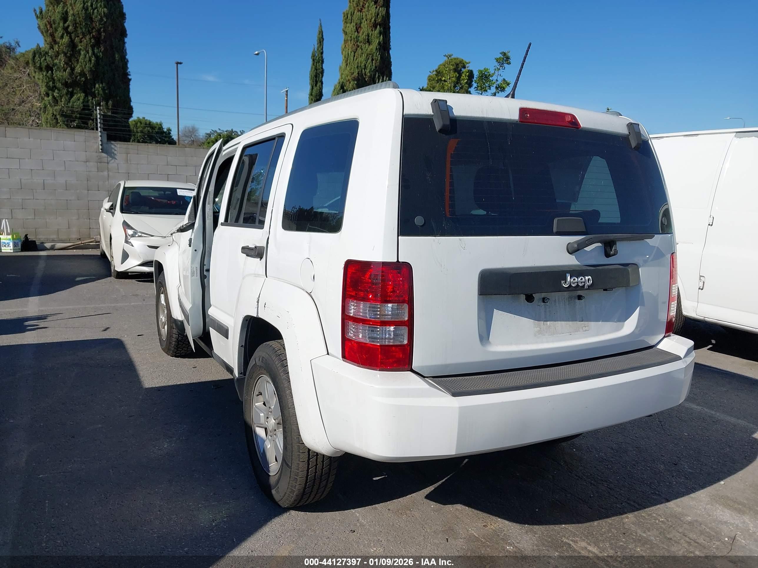 JEEP LIBERTY image 3