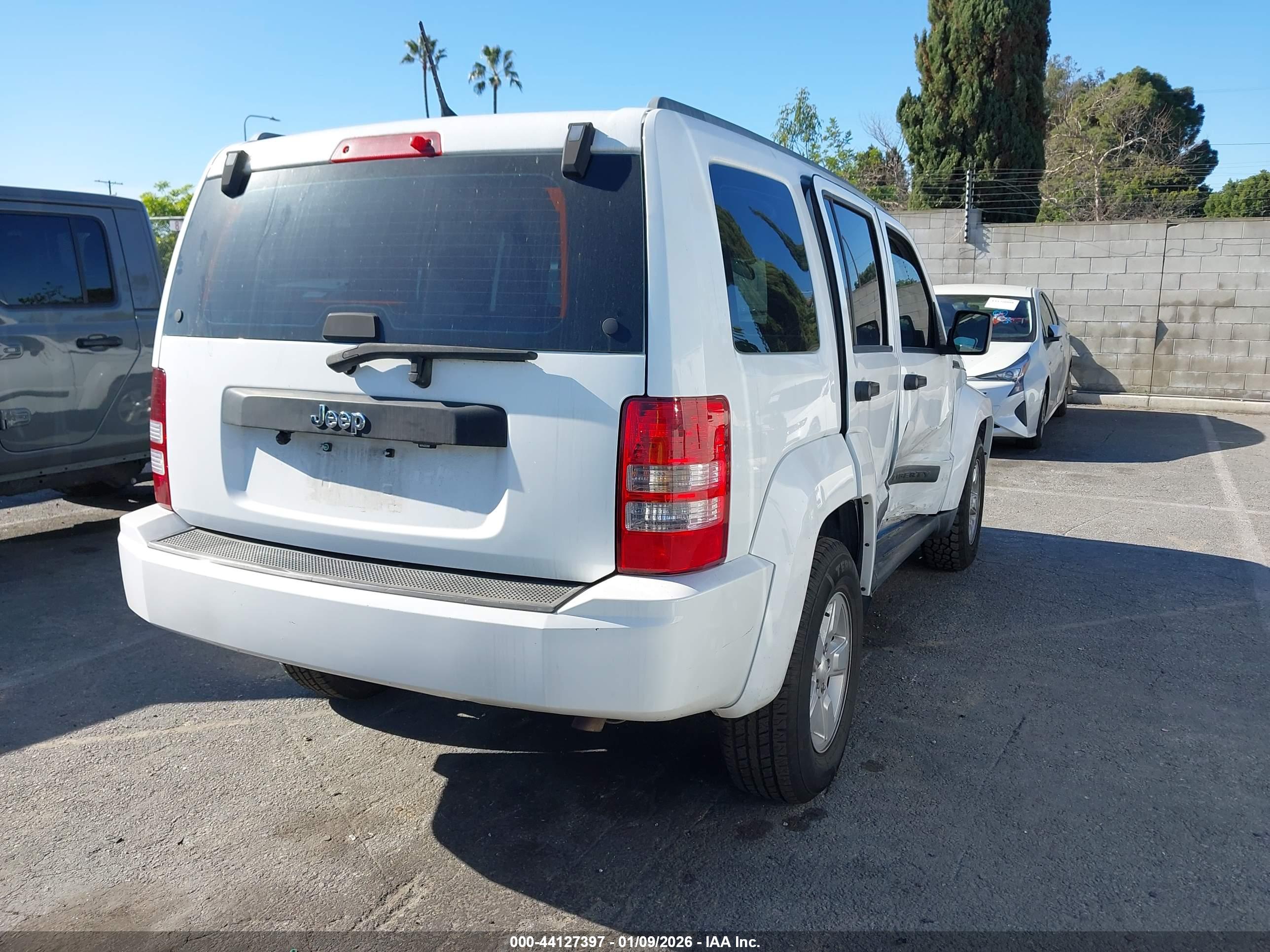 JEEP LIBERTY image 4