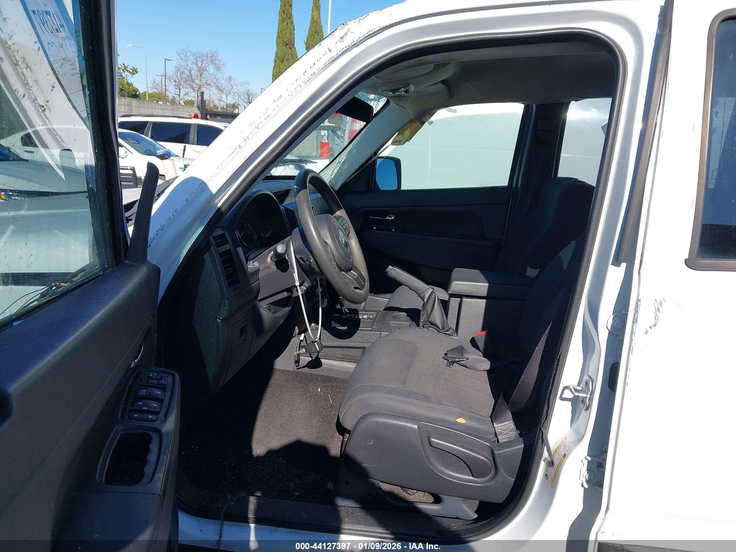 JEEP LIBERTY image 5