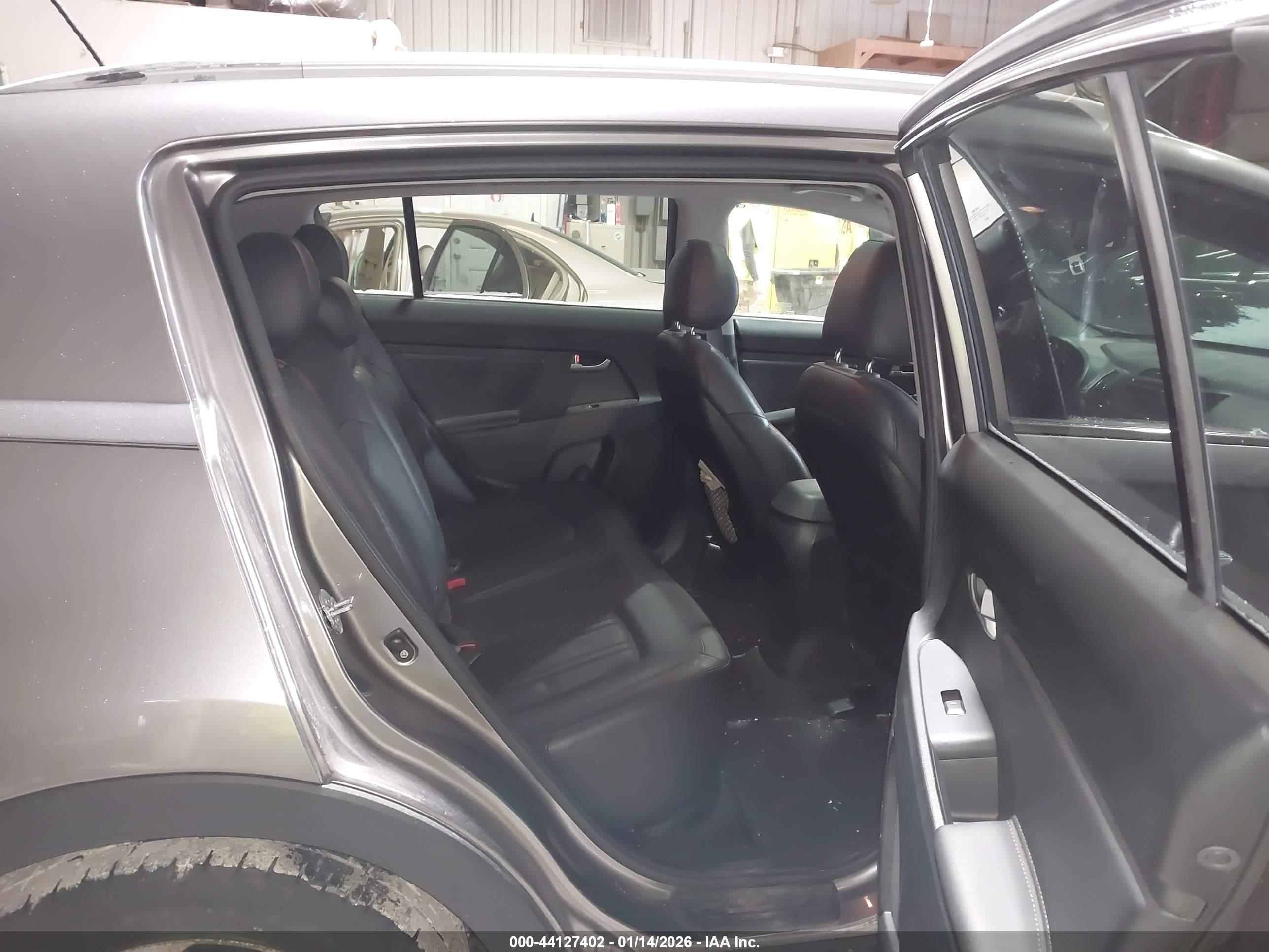 KIA SPORTAGE image 8
