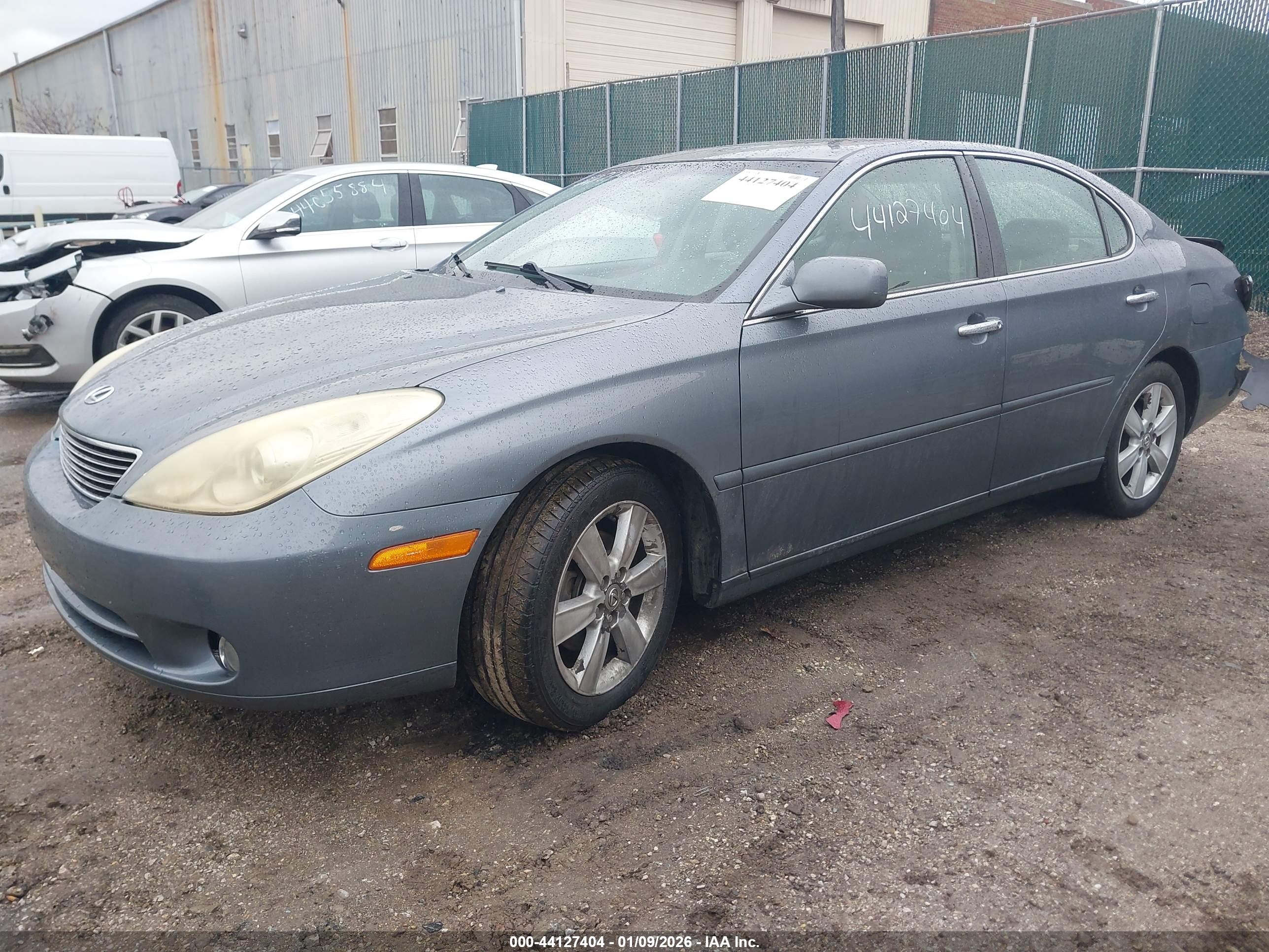 LEXUS ES image 2