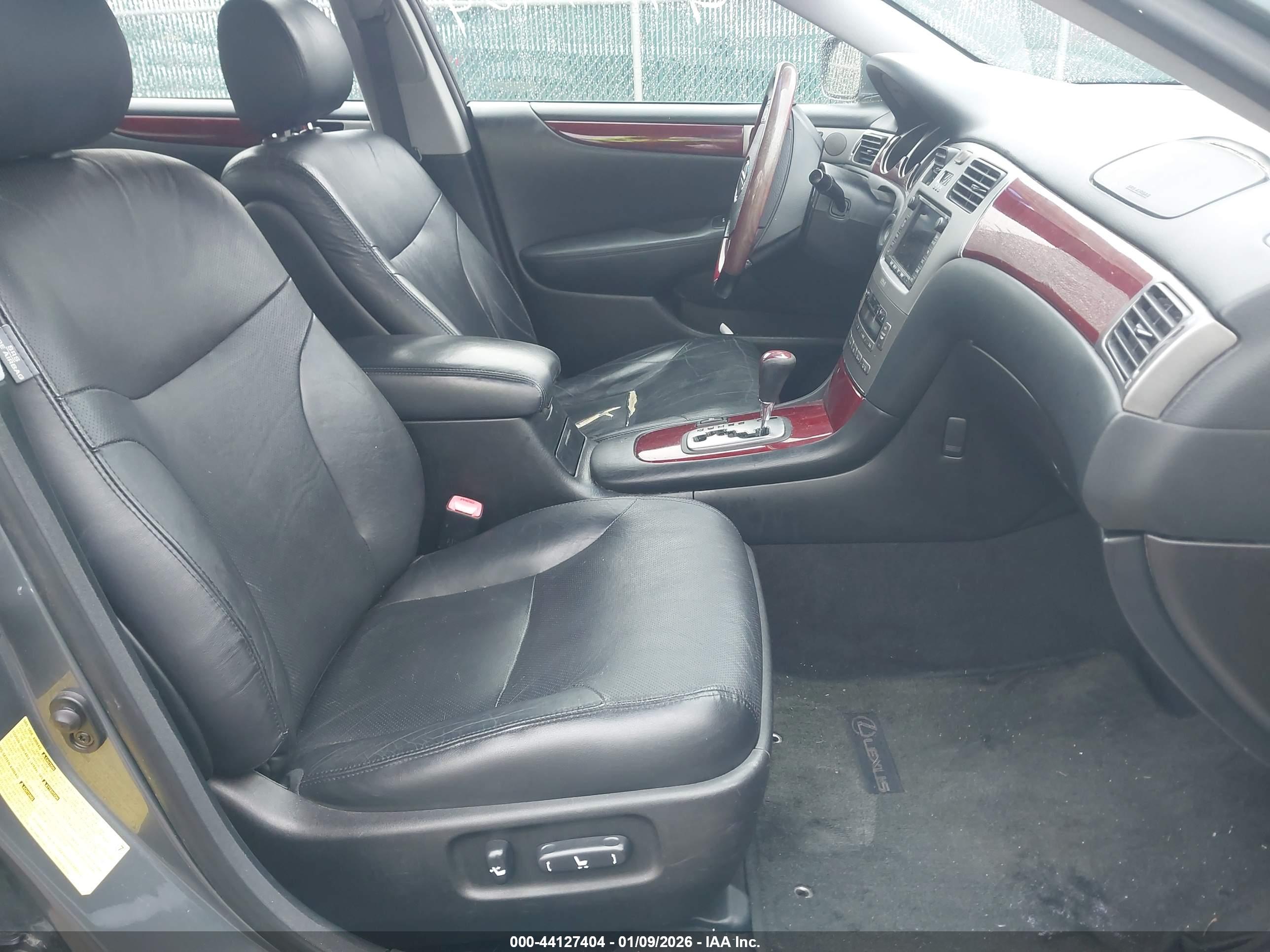 LEXUS ES image 5