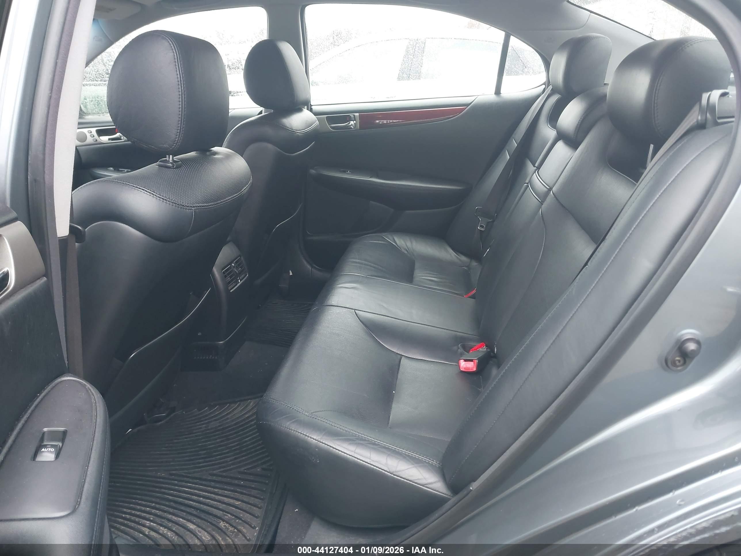 LEXUS ES image 8