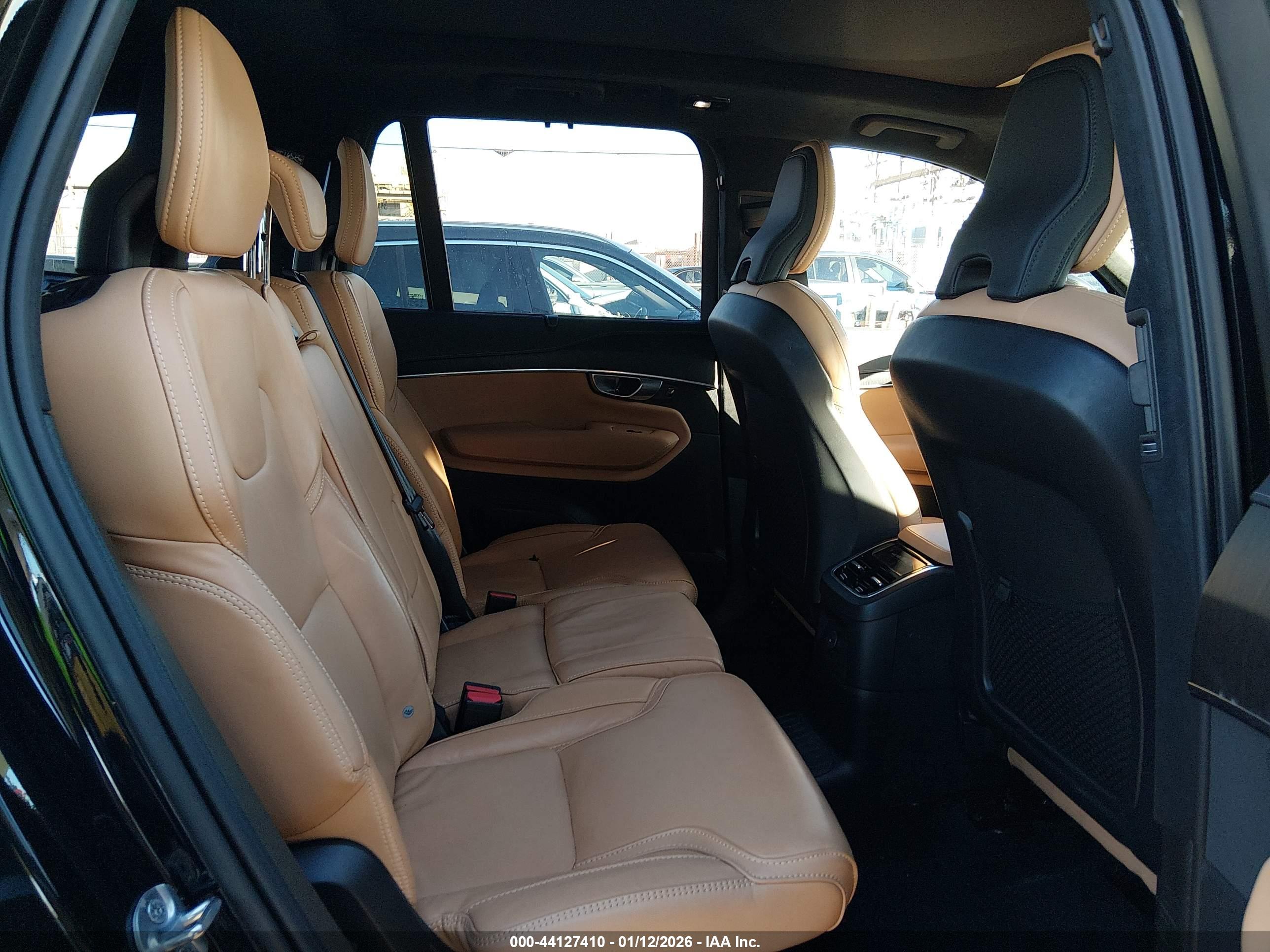 VOLVO XC90 image 8