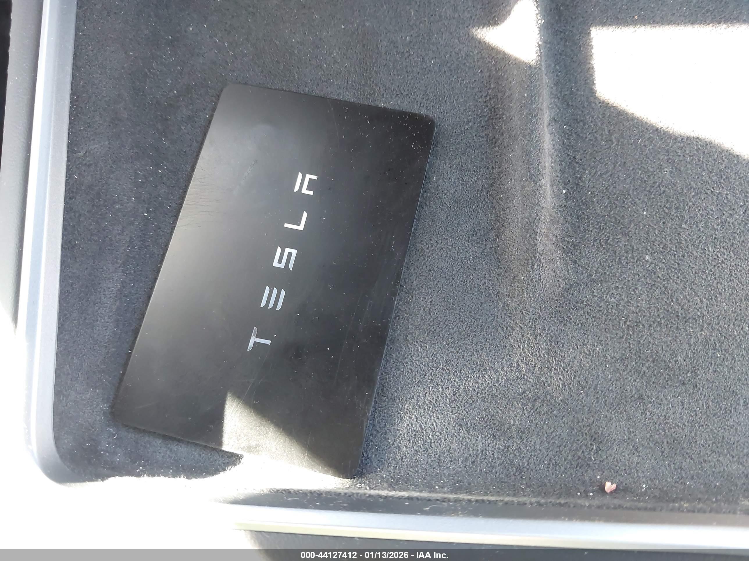 TESLA MODEL image 11