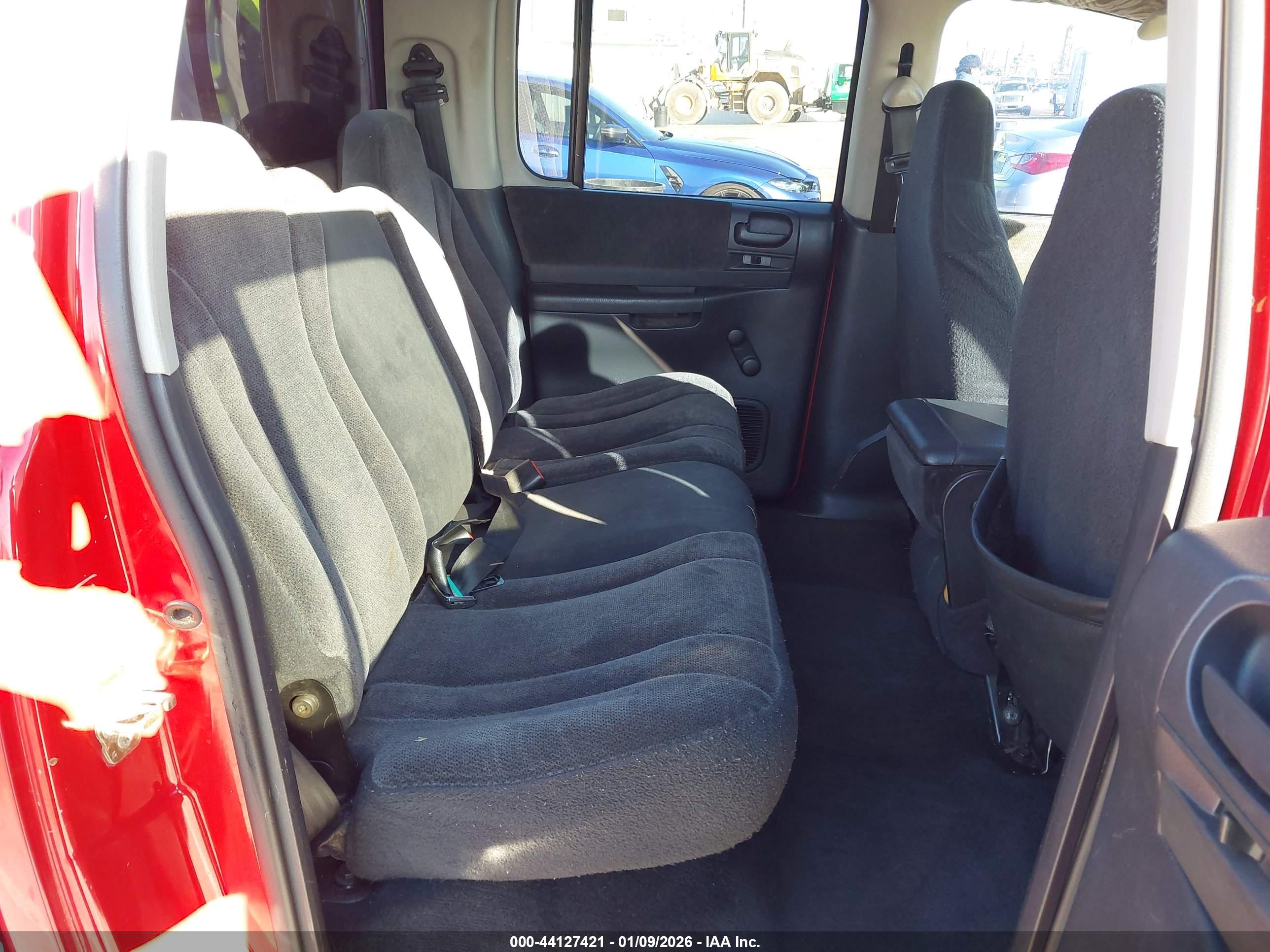 DODGE DAKOTA image 8