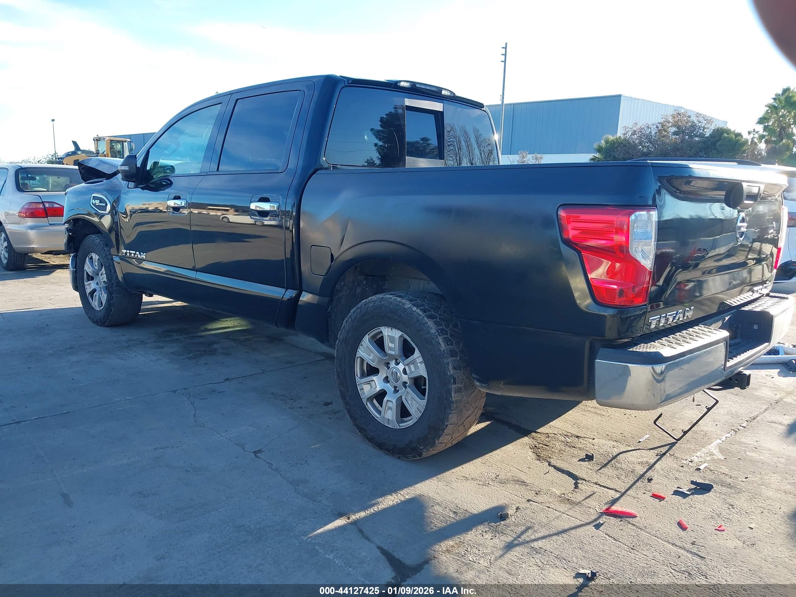 NISSAN TITAN image 3